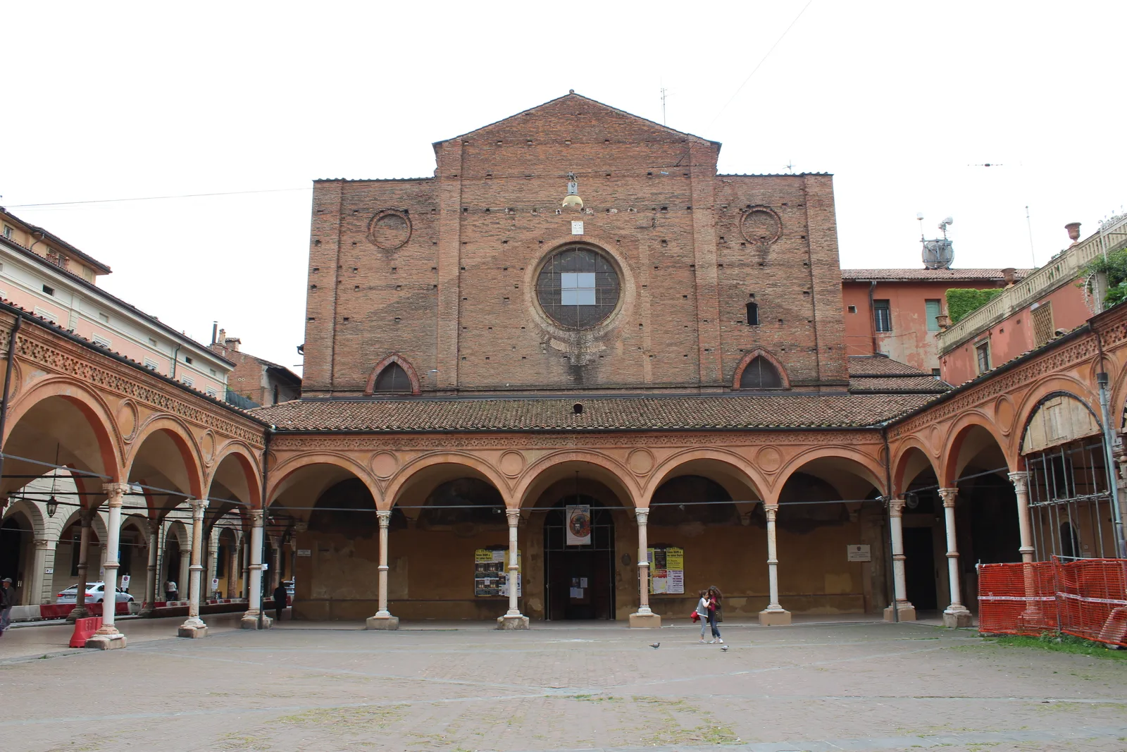 Interior at Basilica di Santa Maria dei Servi Bologna — travel photo