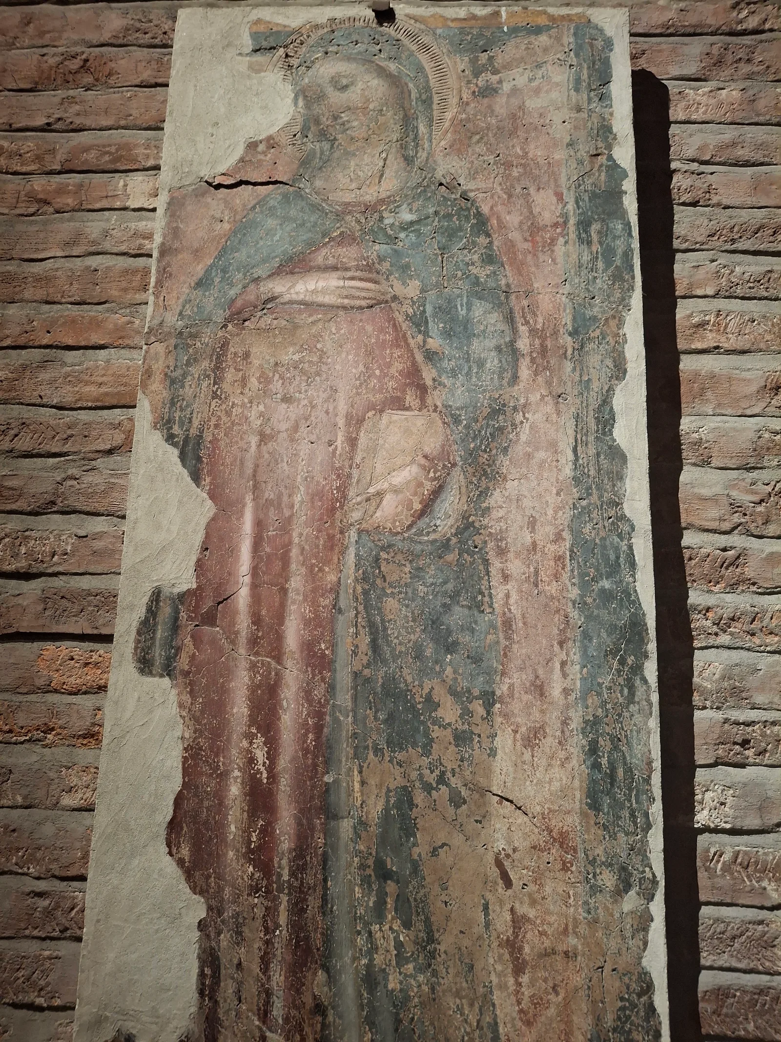 Atmosphere at Basilica Santuario Santo Stefano - Complesso delle Sette Chiese Bologna — travel photo
