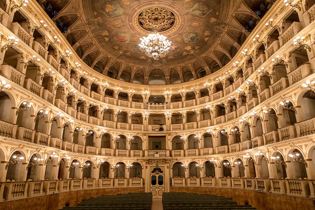 Main view at Bologna Municipal Theater Bologna — travel photo