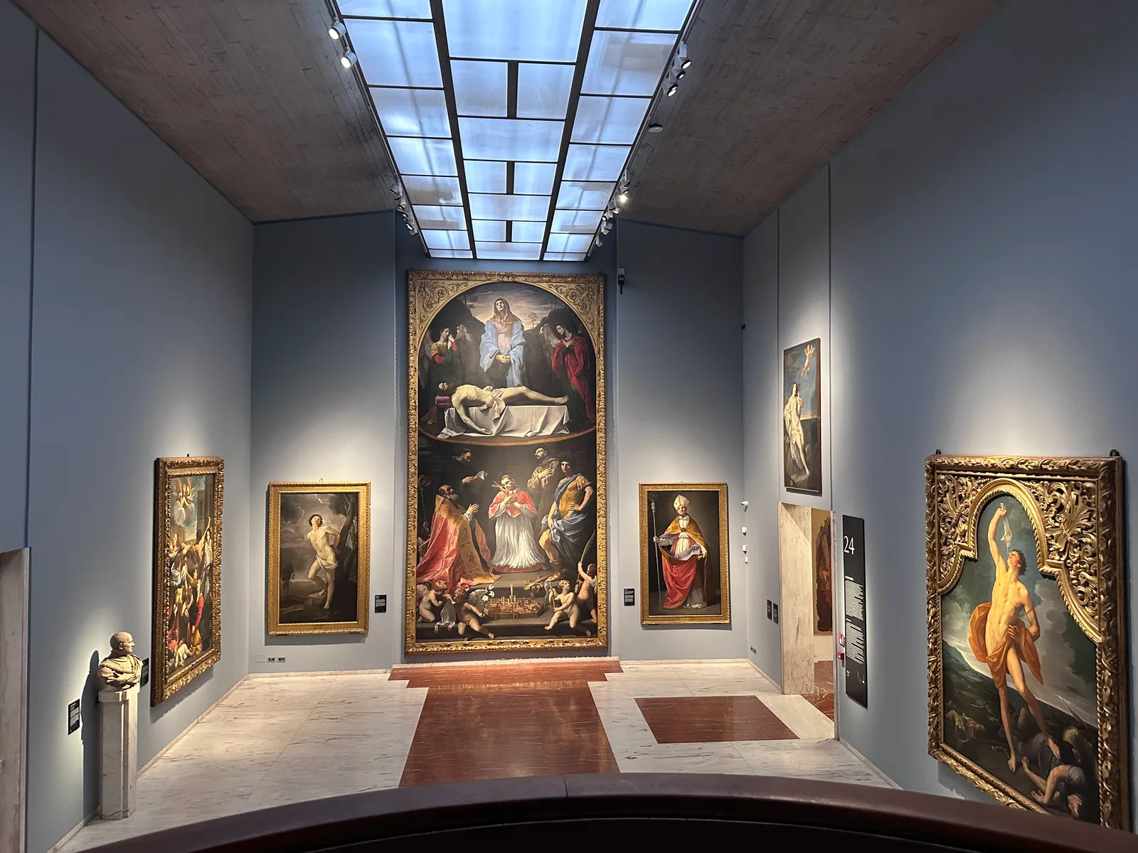 Main view at Bologna National Art Gallery Bologna — travel photo