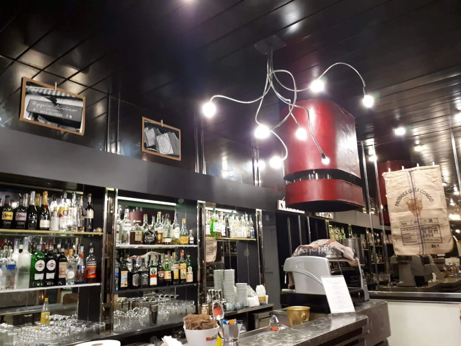 Main view at Doppio Civico - Bar&Gelateria Bologna — travel photo