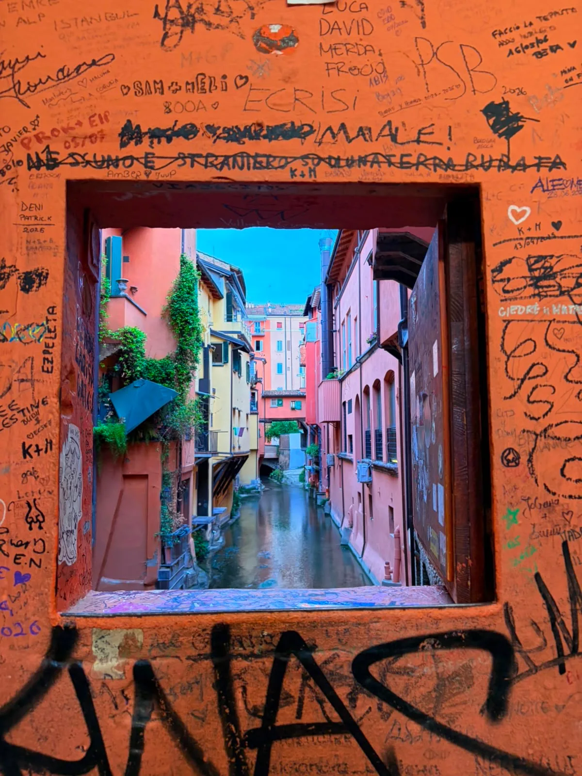 Details at Finestrella - Canale di Reno Bologna — travel photo