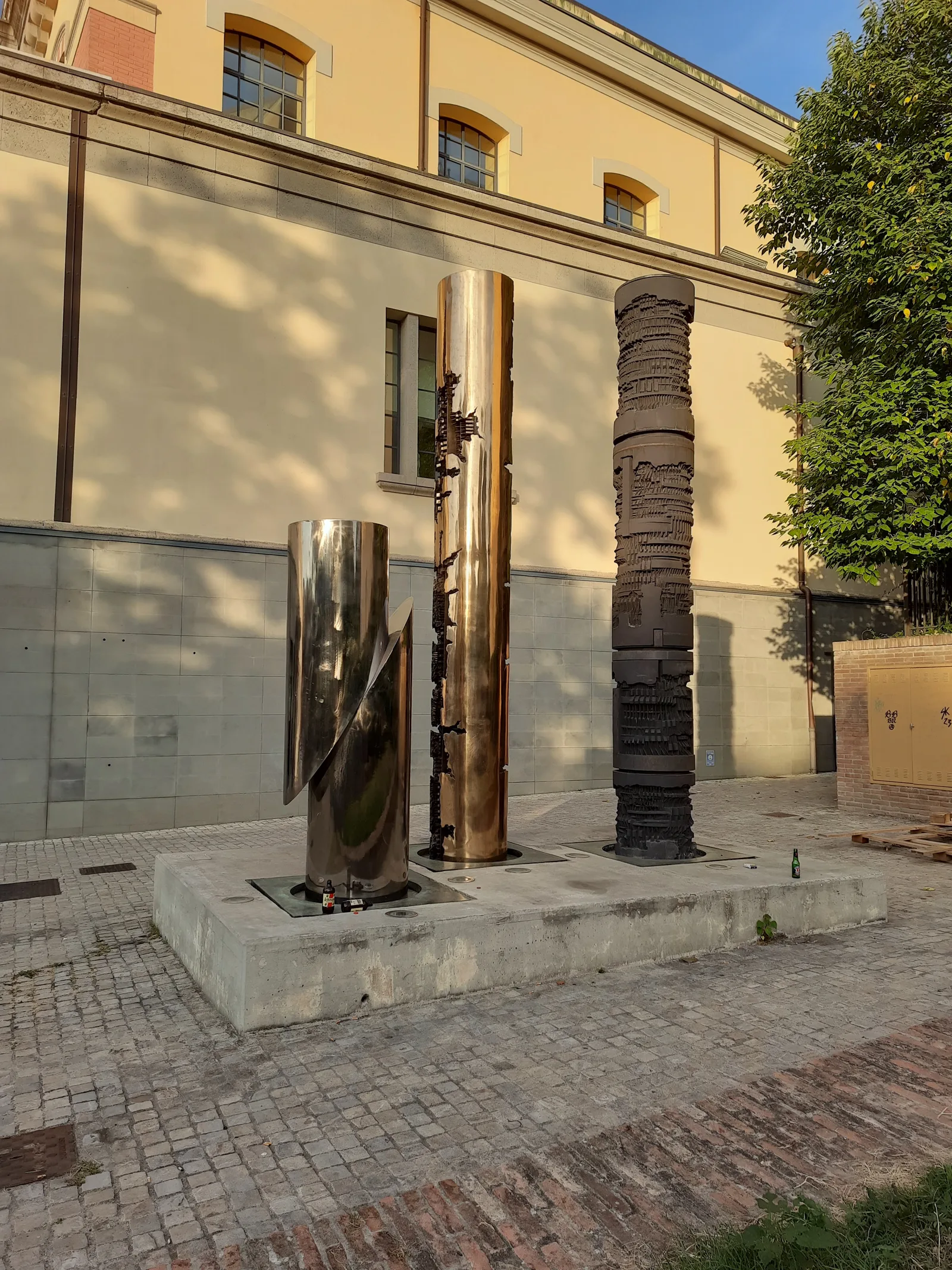 Details at Giardino del Cavaticcio Bologna — travel photo