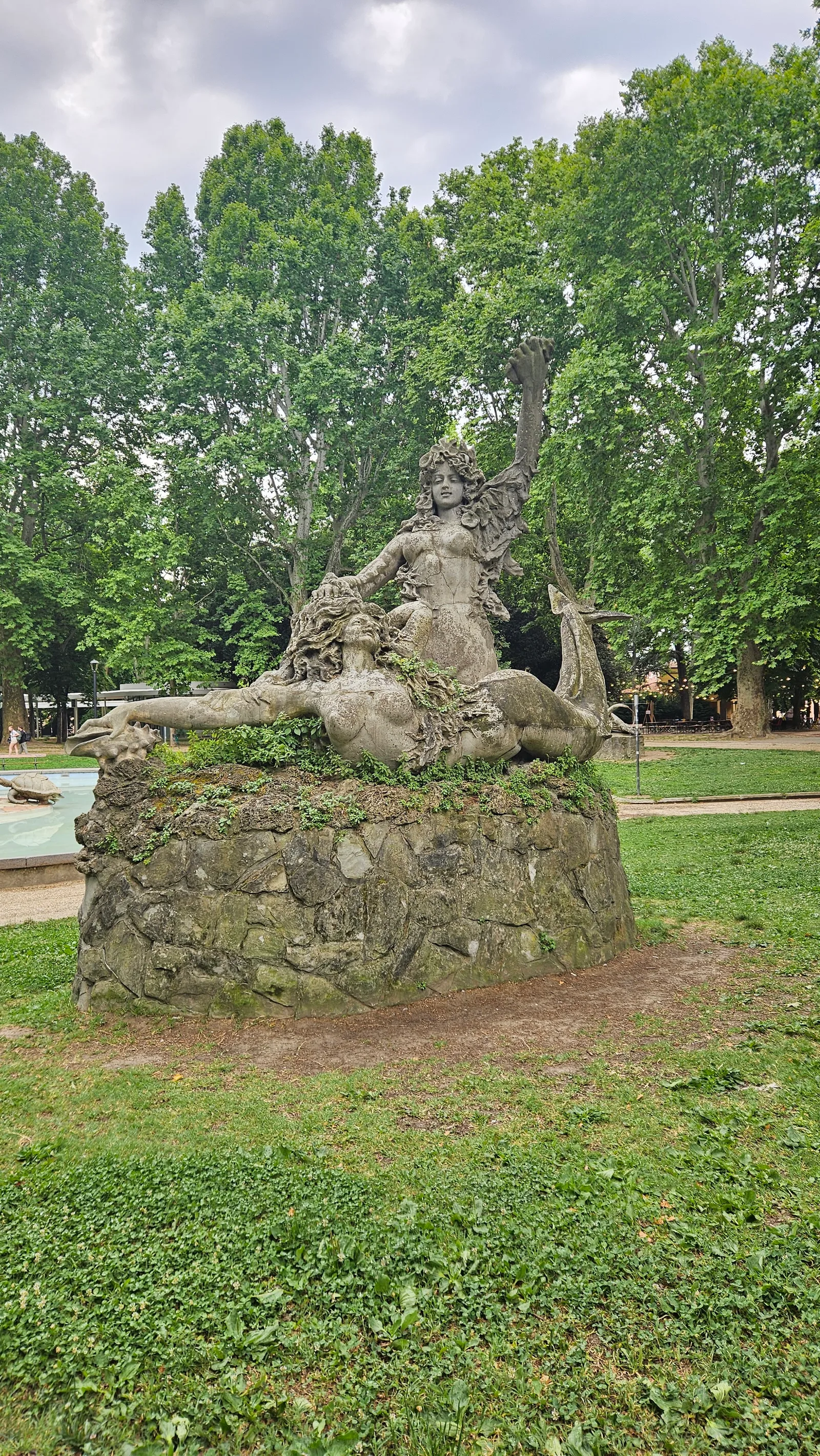 Details at Giardino della Montagnola Bologna — travel photo