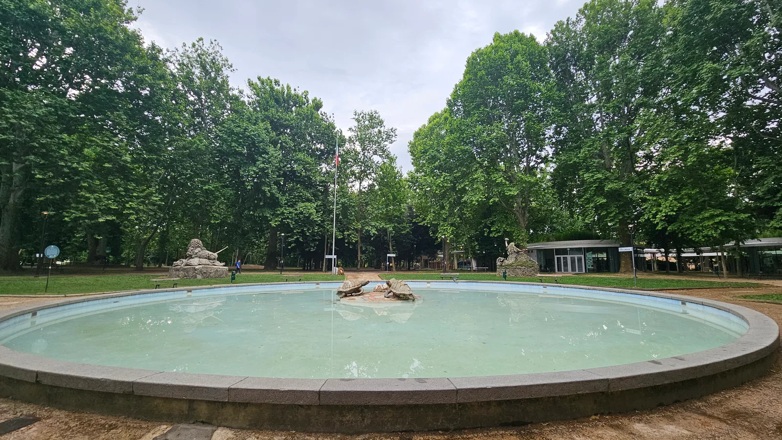 Atmosphere at Giardino della Montagnola Bologna — travel photo