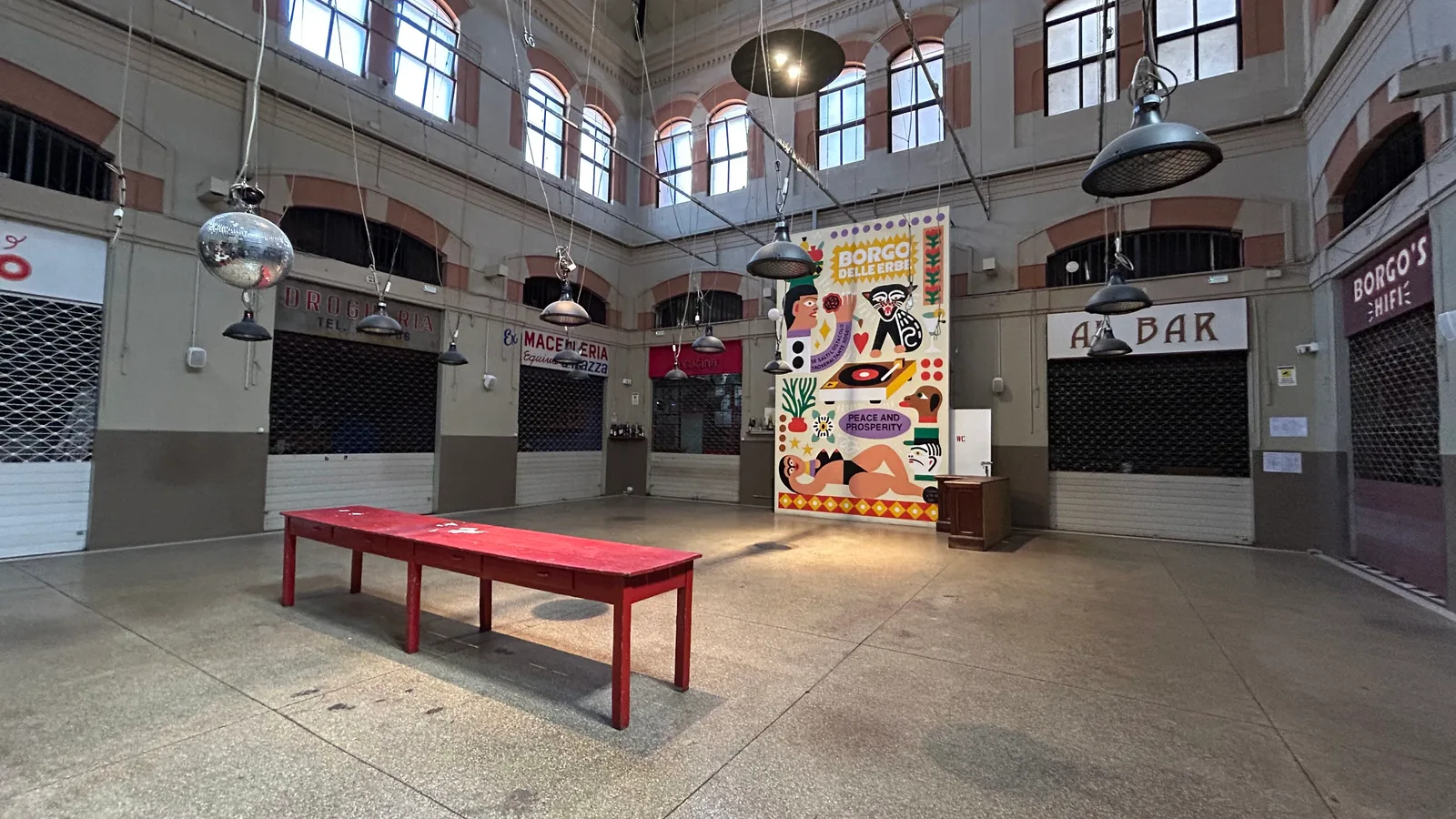 Main view at Mercato delle Erbe Bologna — travel photo