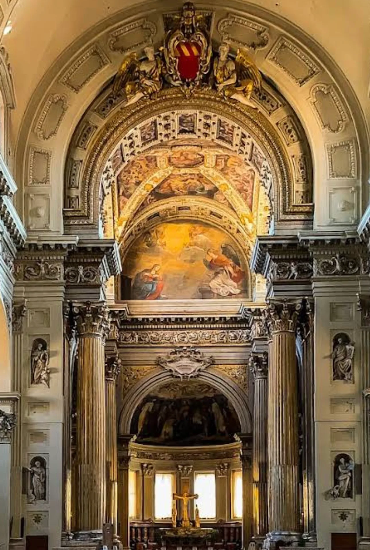 Interior at Metropolitan Cathedral of St Peter Bologna — travel photo