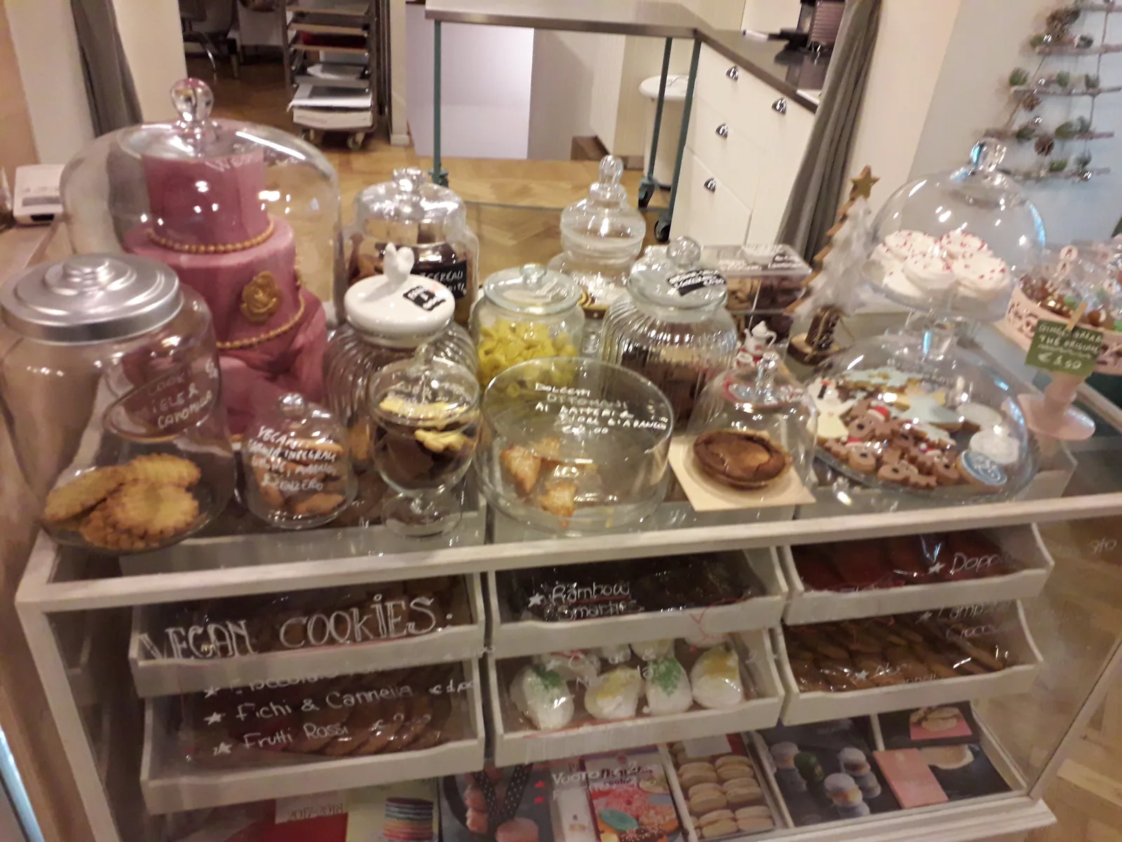 Details at Missbake Bologna — travel photo