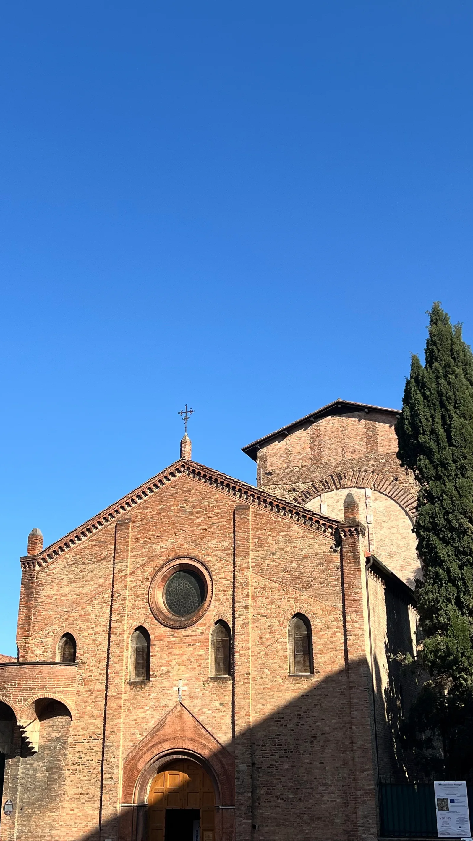 Details at Piazza Santo Stefano Bologna — travel photo