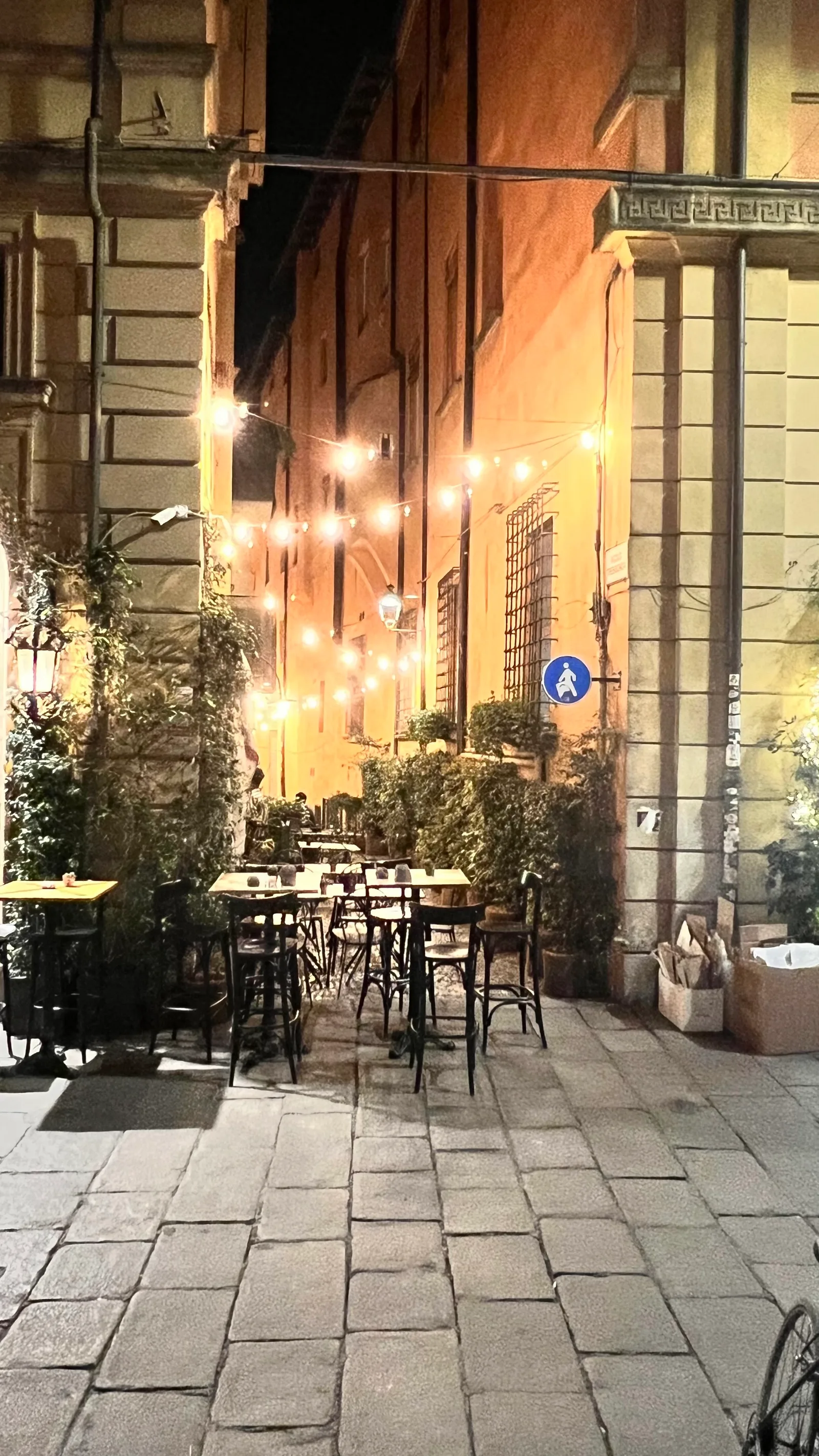 Atmosphere at Piazza Santo Stefano Bologna — travel photo