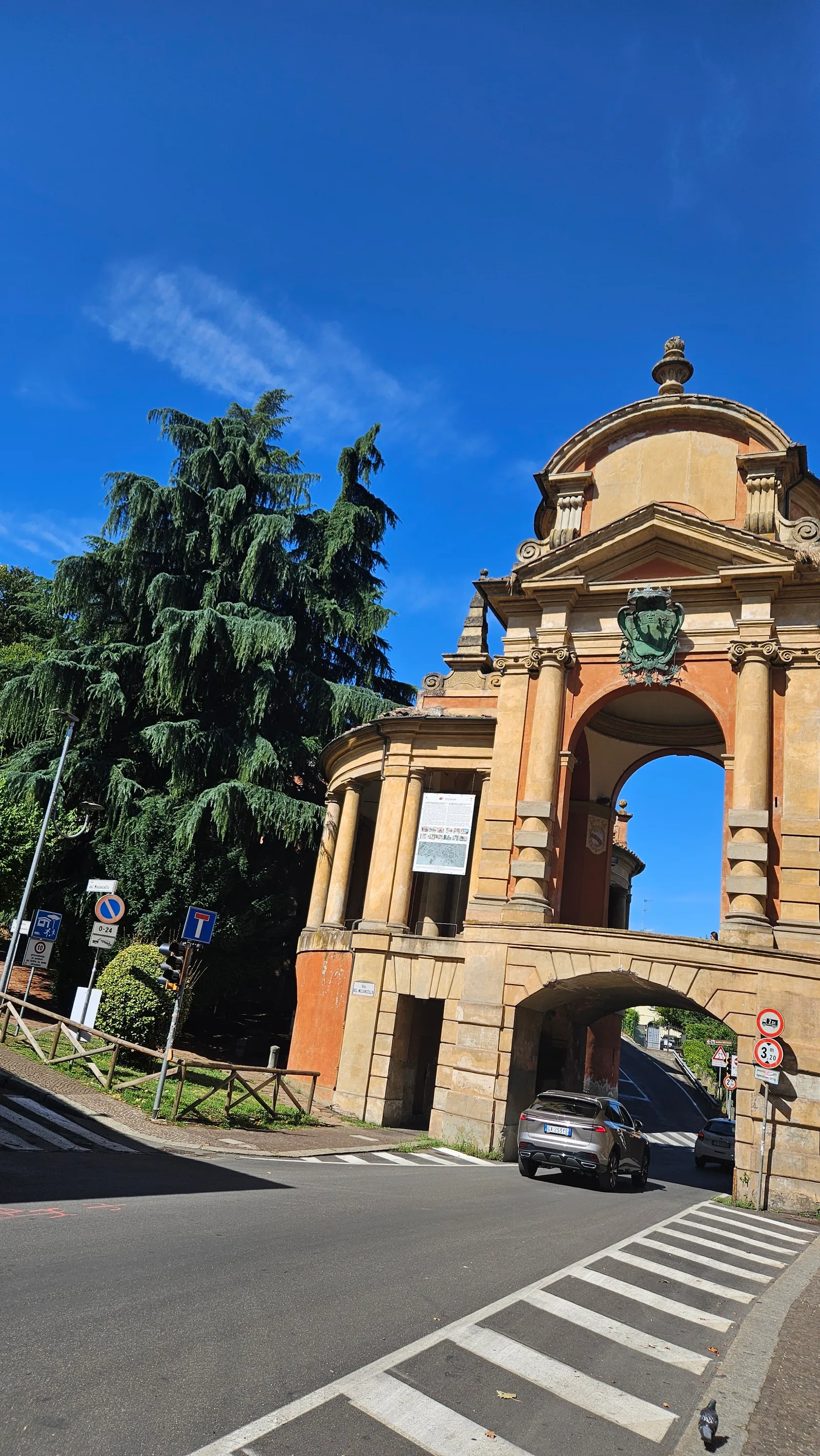 Details at Porta Saragozza Bologna — travel photo