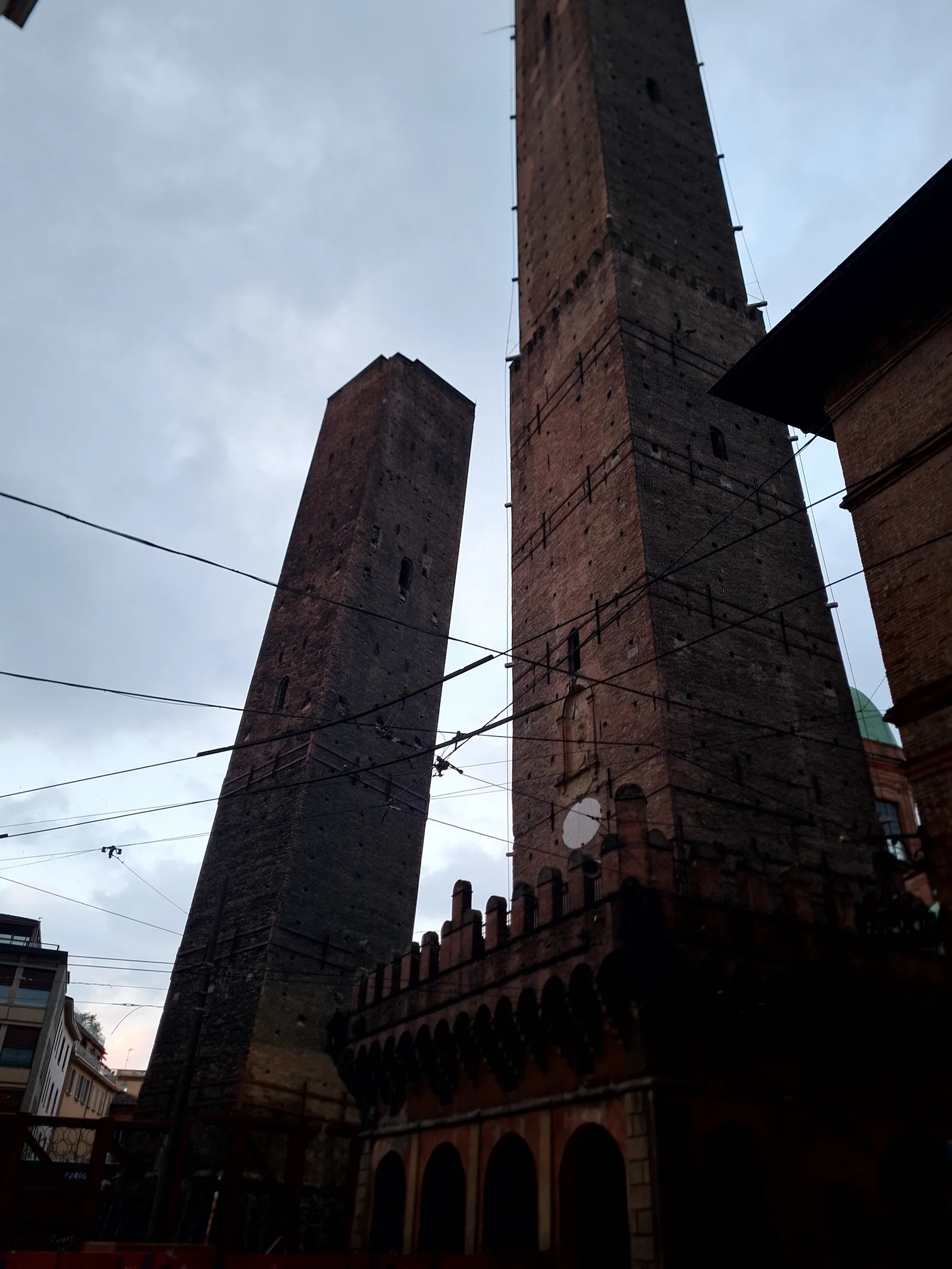 Atmosphere at The Two Towers: Garisenda & Asinelli Bologna — travel photo