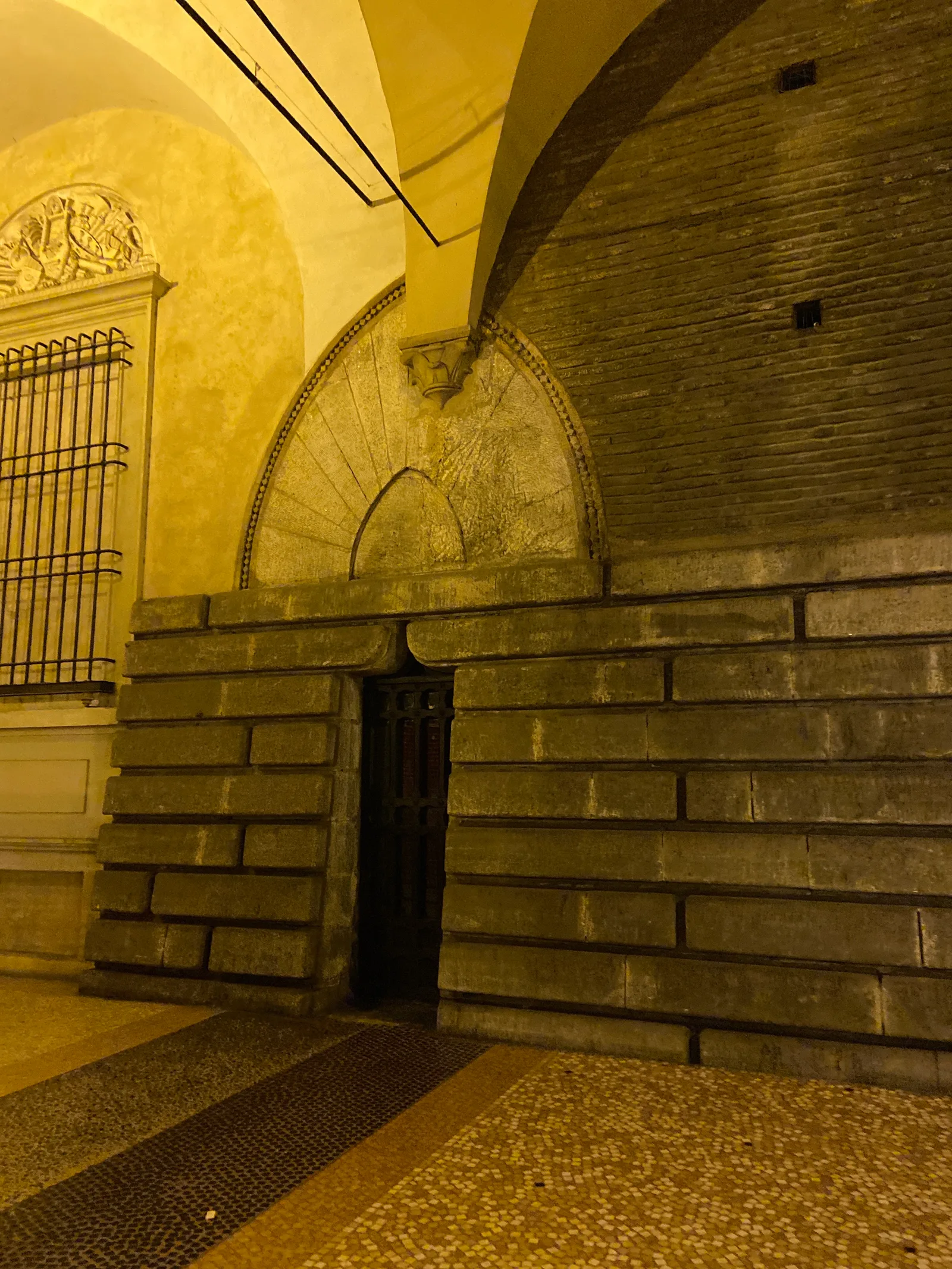Main view at Tower of Oseletti Bologna — travel photo