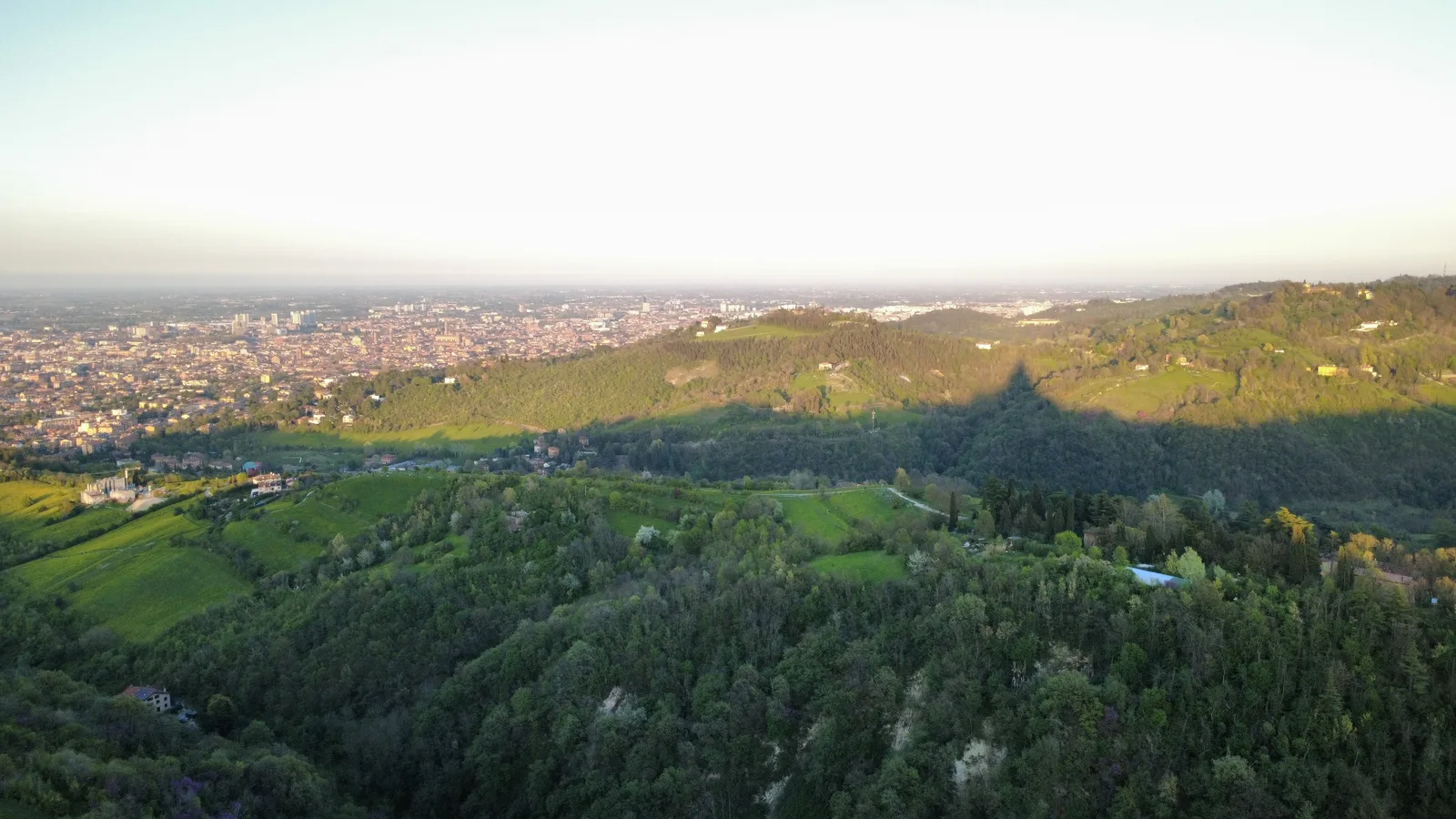 Atmosphere at Trecento Scalini Bologna — travel photo