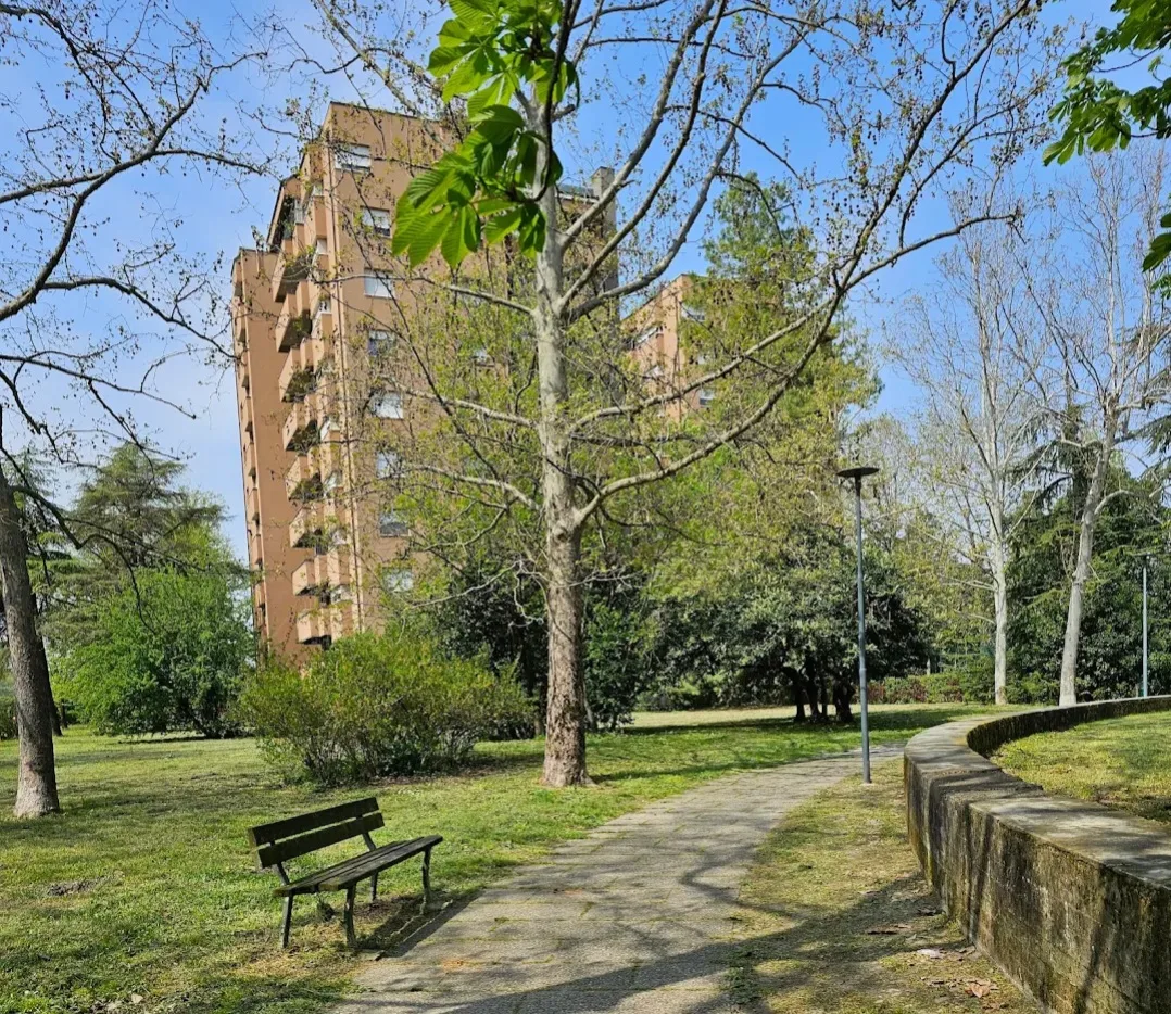 Atmosphere at yellow house park Bologna — travel photo