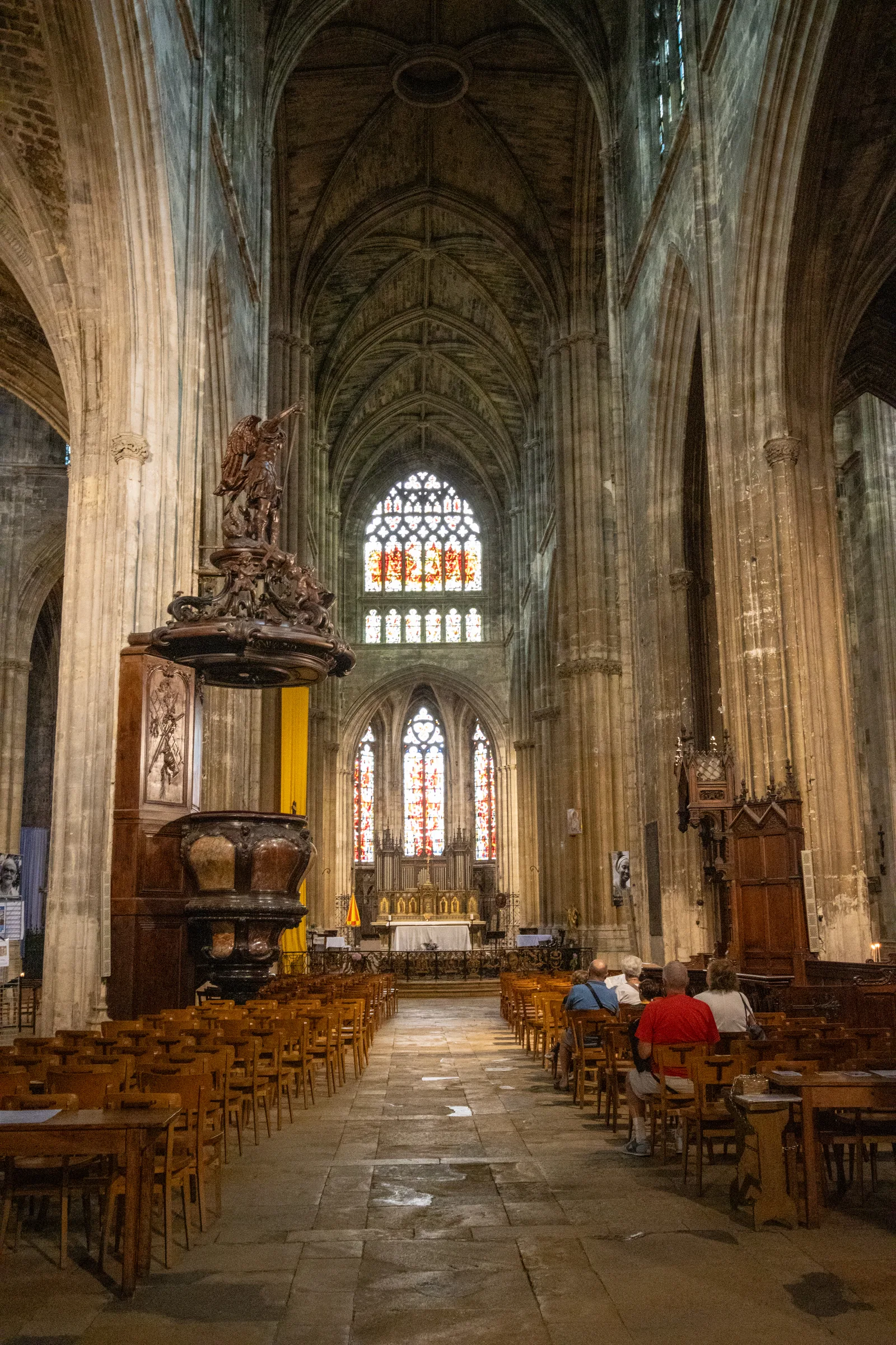 Interior at Basilique Saint-Michel Bordeaux — travel photo