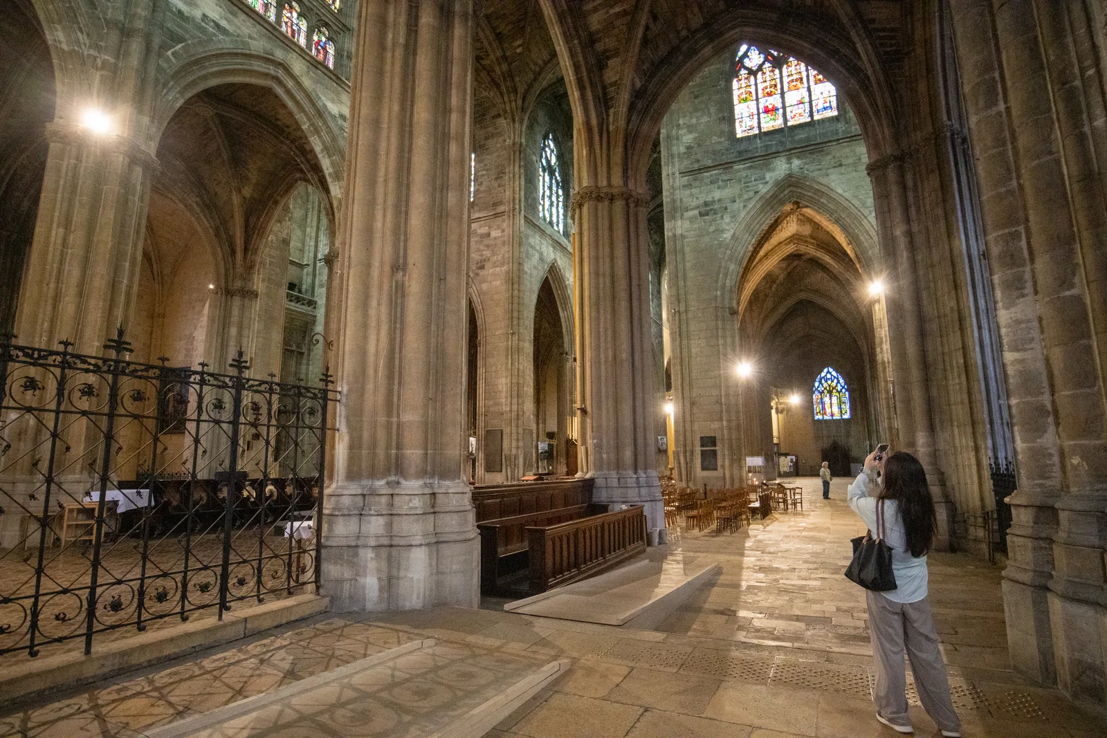 Details at Basilique Saint-Michel Bordeaux — travel photo