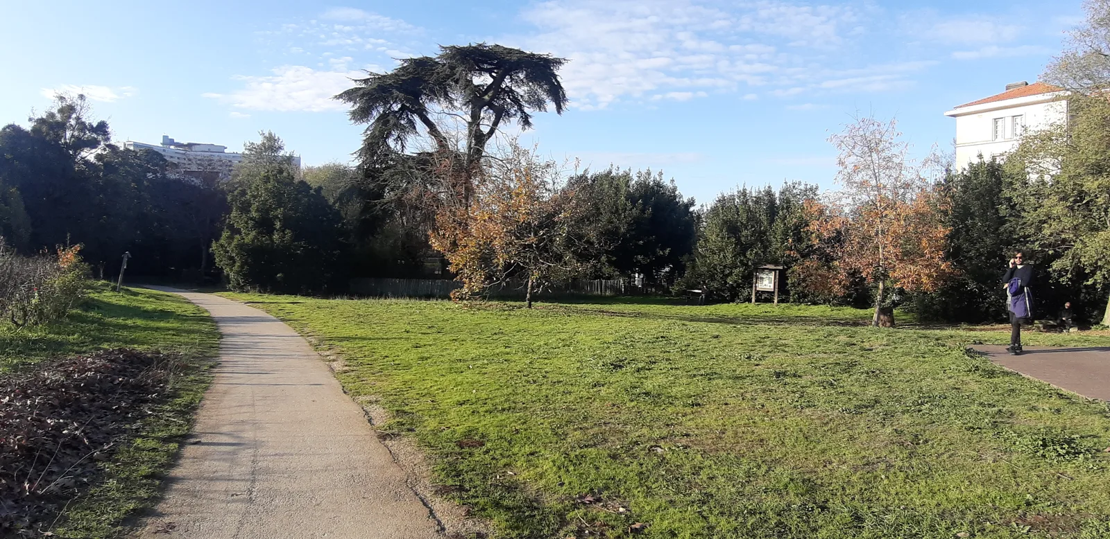 Atmosphere at Béchade Garden Bordeaux — travel photo