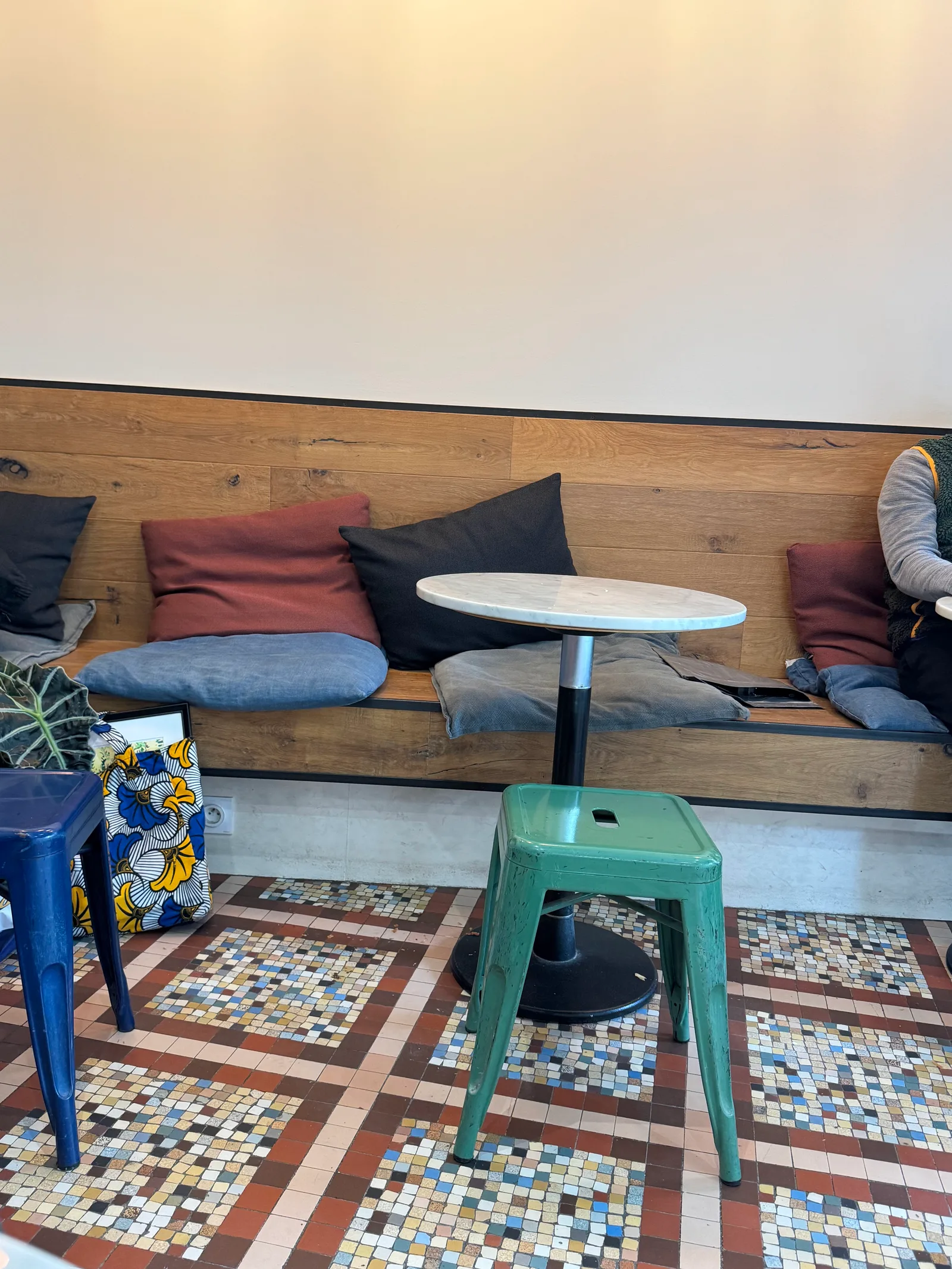 Atmosphere at Boulangerie Louis Lamour Bordeaux — travel photo