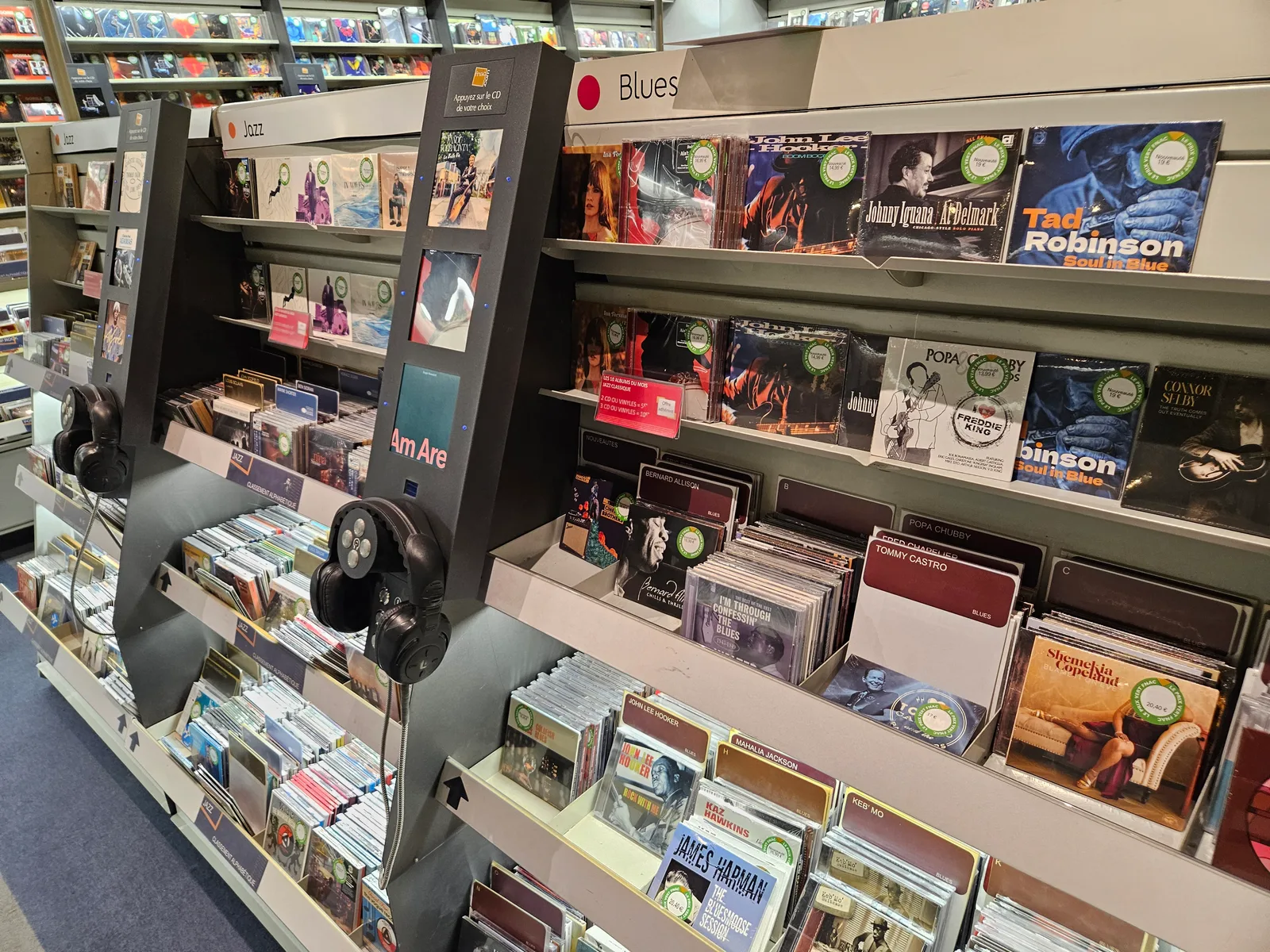Atmosphere at Fnac Bordeaux — travel photo