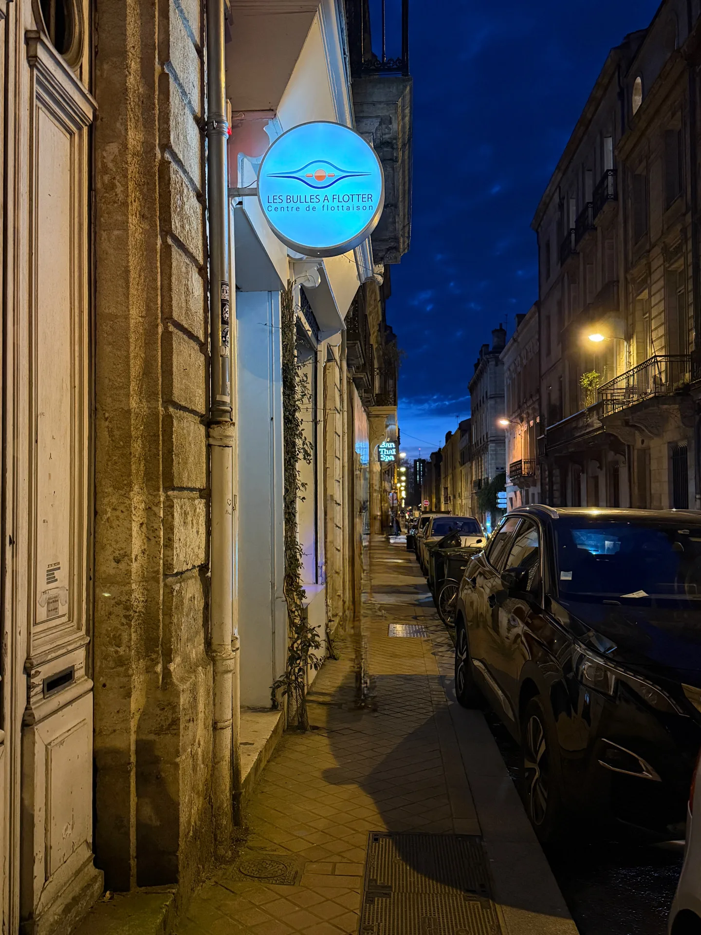 Details at GRAVITI Bordeaux Centre | Tourny - Centre de Flottaison Bordeaux — travel photo