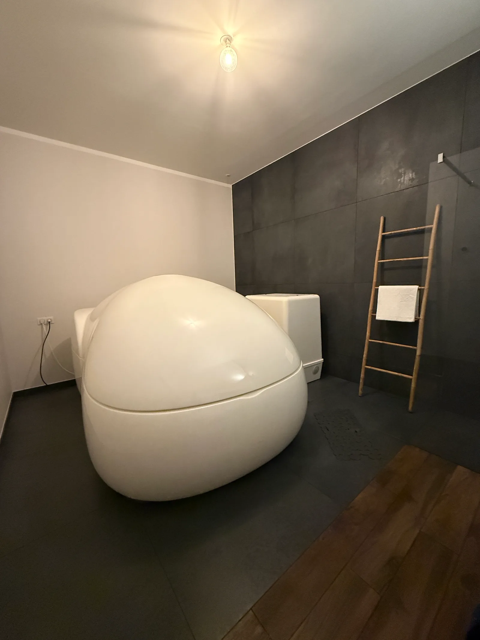 Atmosphere at GRAVITI Bordeaux Centre | Tourny - Centre de Flottaison Bordeaux — travel photo