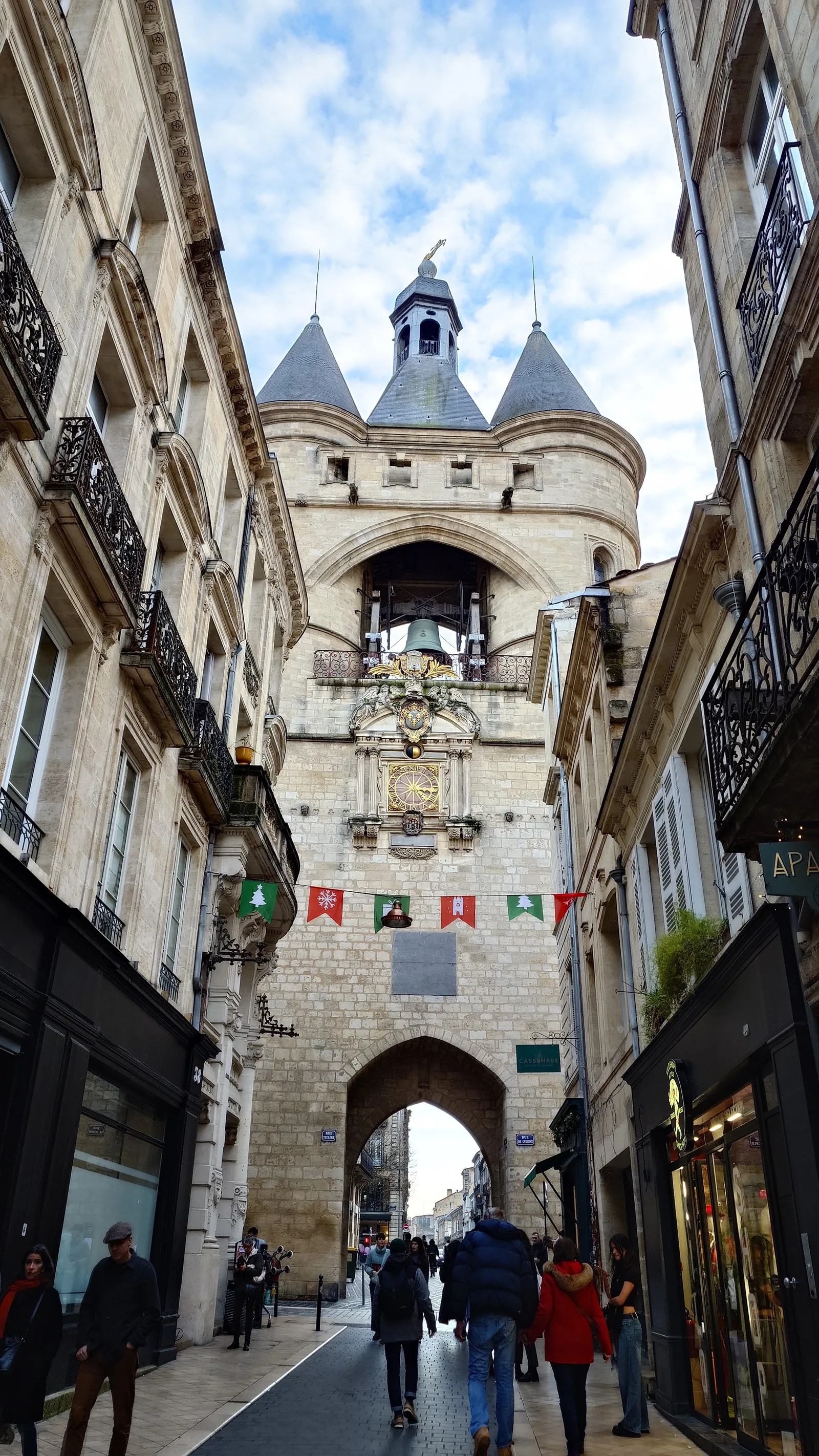 Atmosphere at Grosse Cloche Bordeaux — travel photo