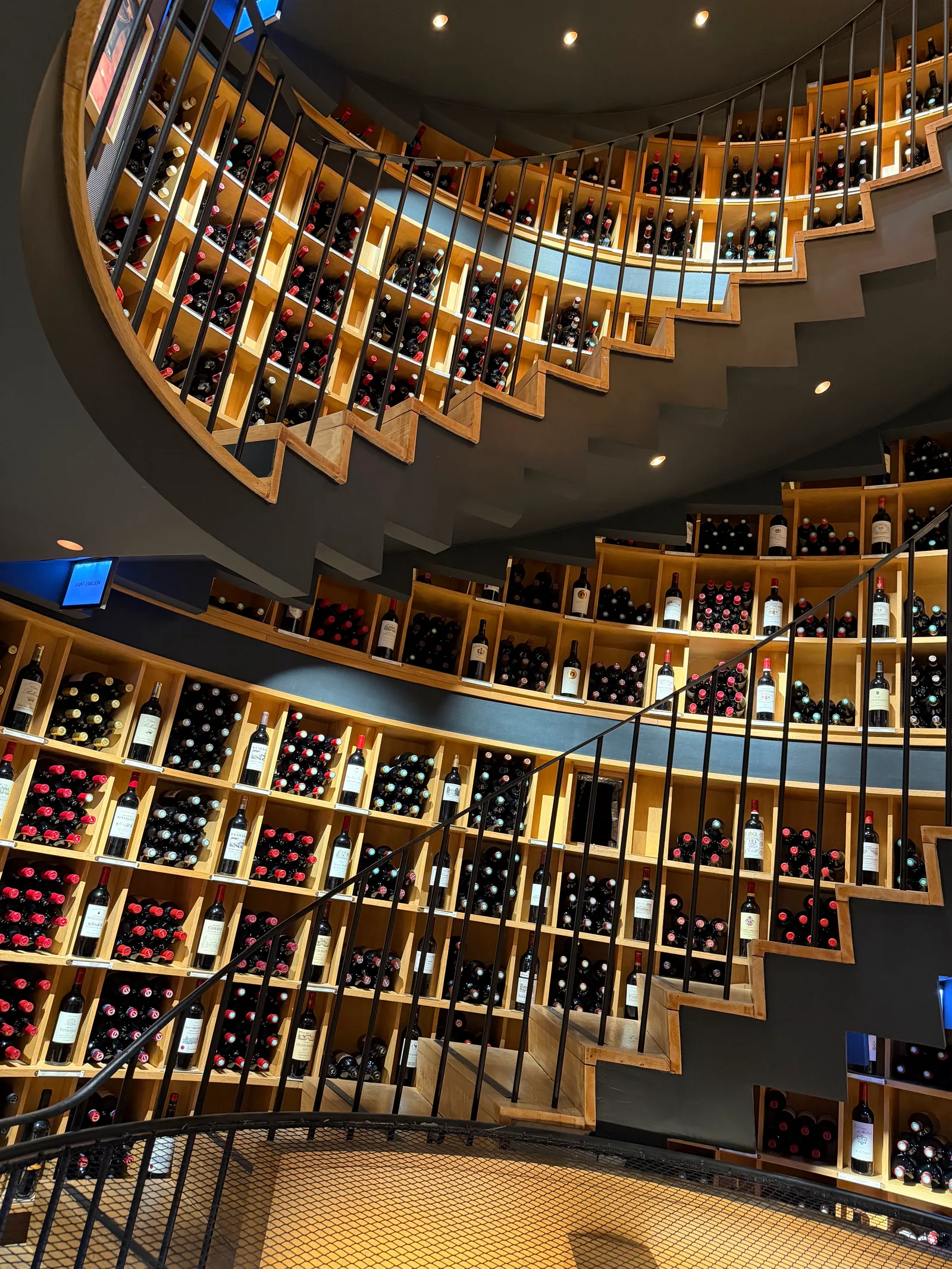 Main view at L'Intendant Grands Vins de Bordeaux Bordeaux — travel photo