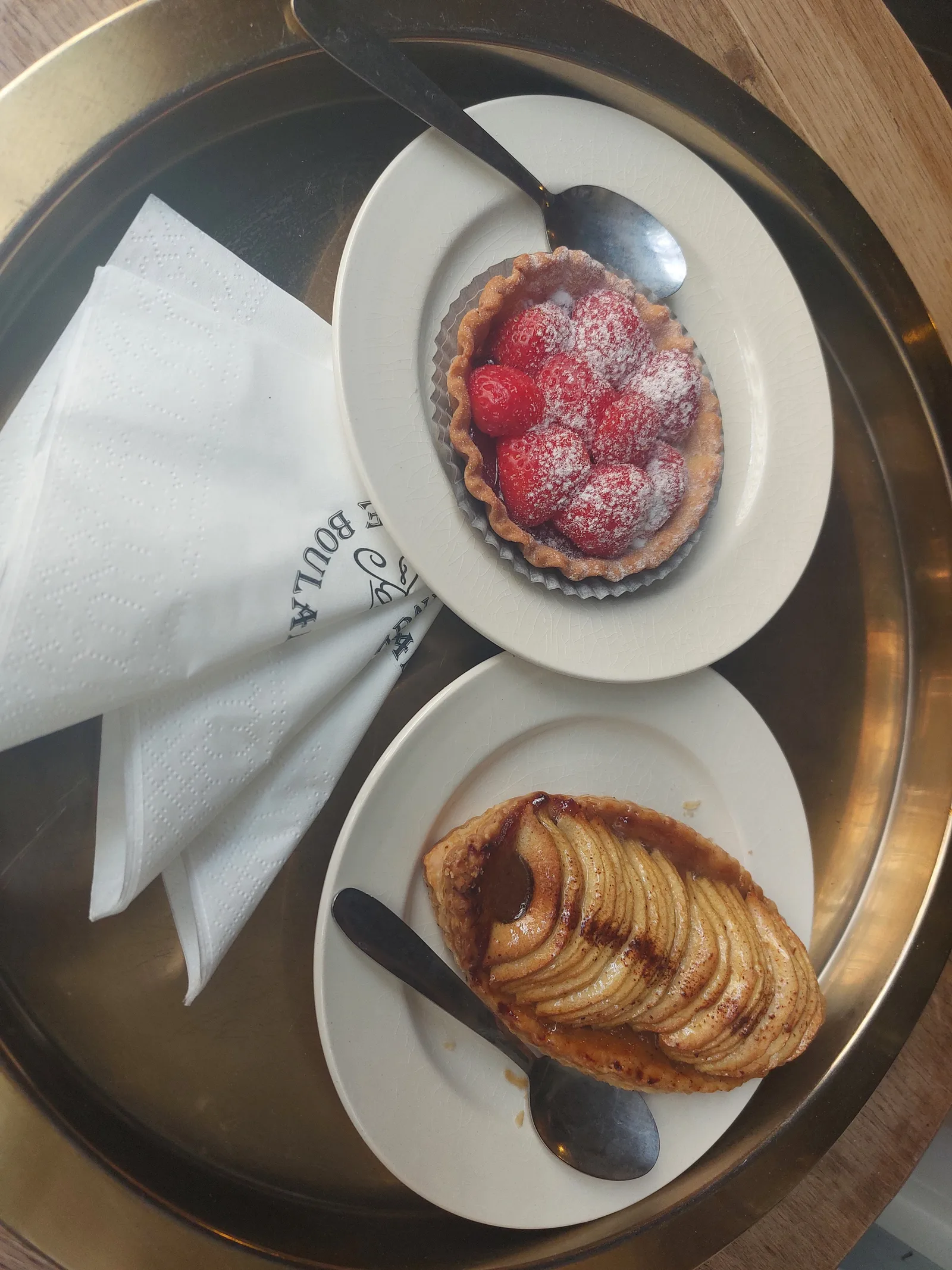 Interior at Le Boulanger de l'Hôtel de Ville Bordeaux — travel photo