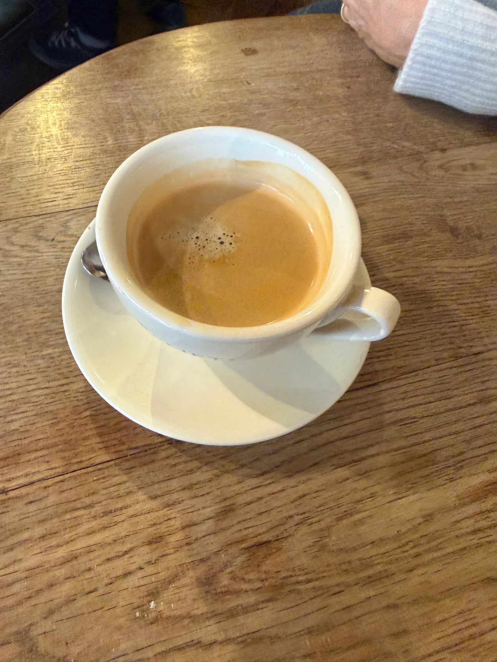 Atmosphere at Le Boulanger de l'Hôtel de Ville Bordeaux — travel photo