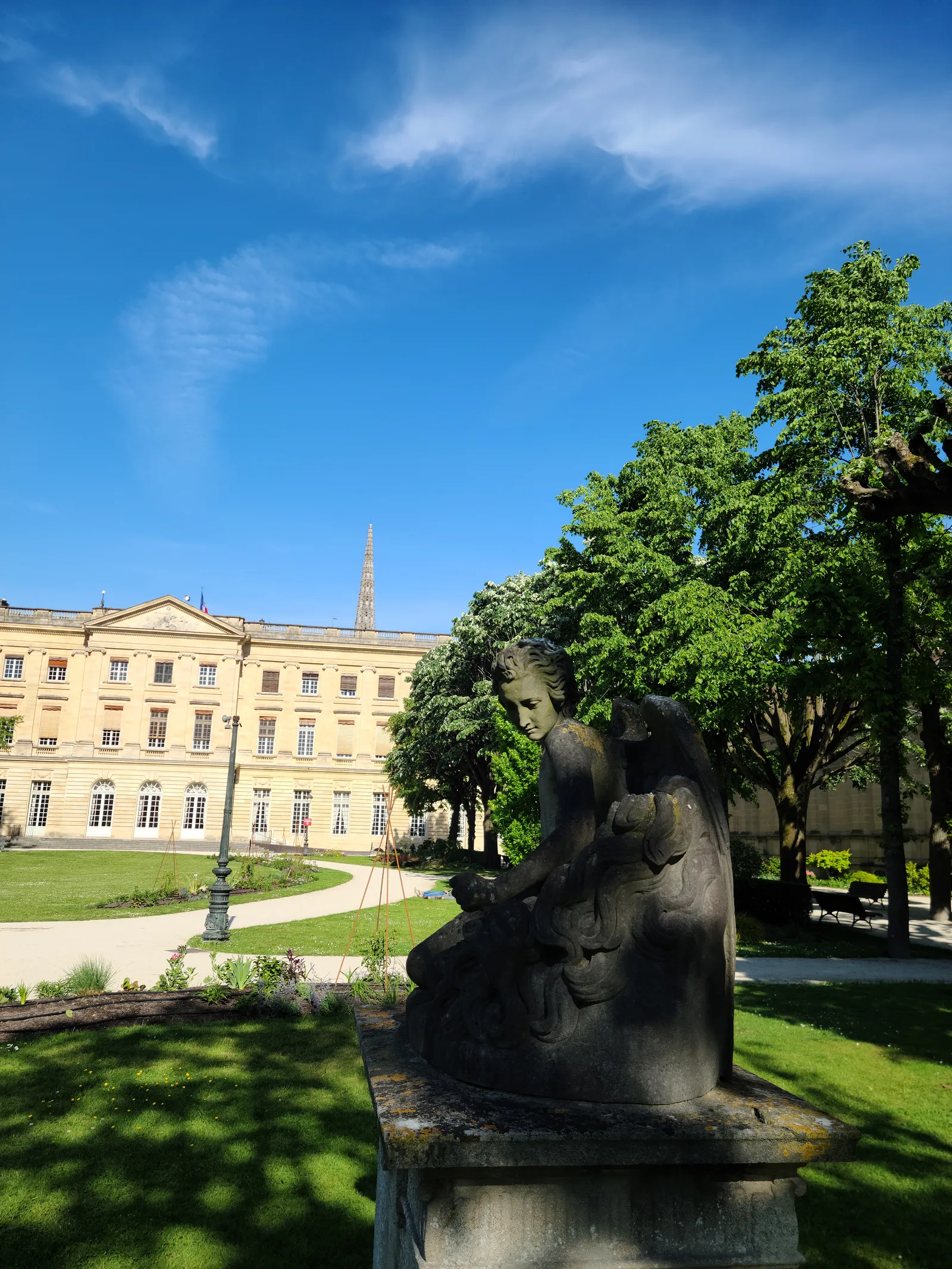 Main view at Mairie Garden Bordeaux — travel photo