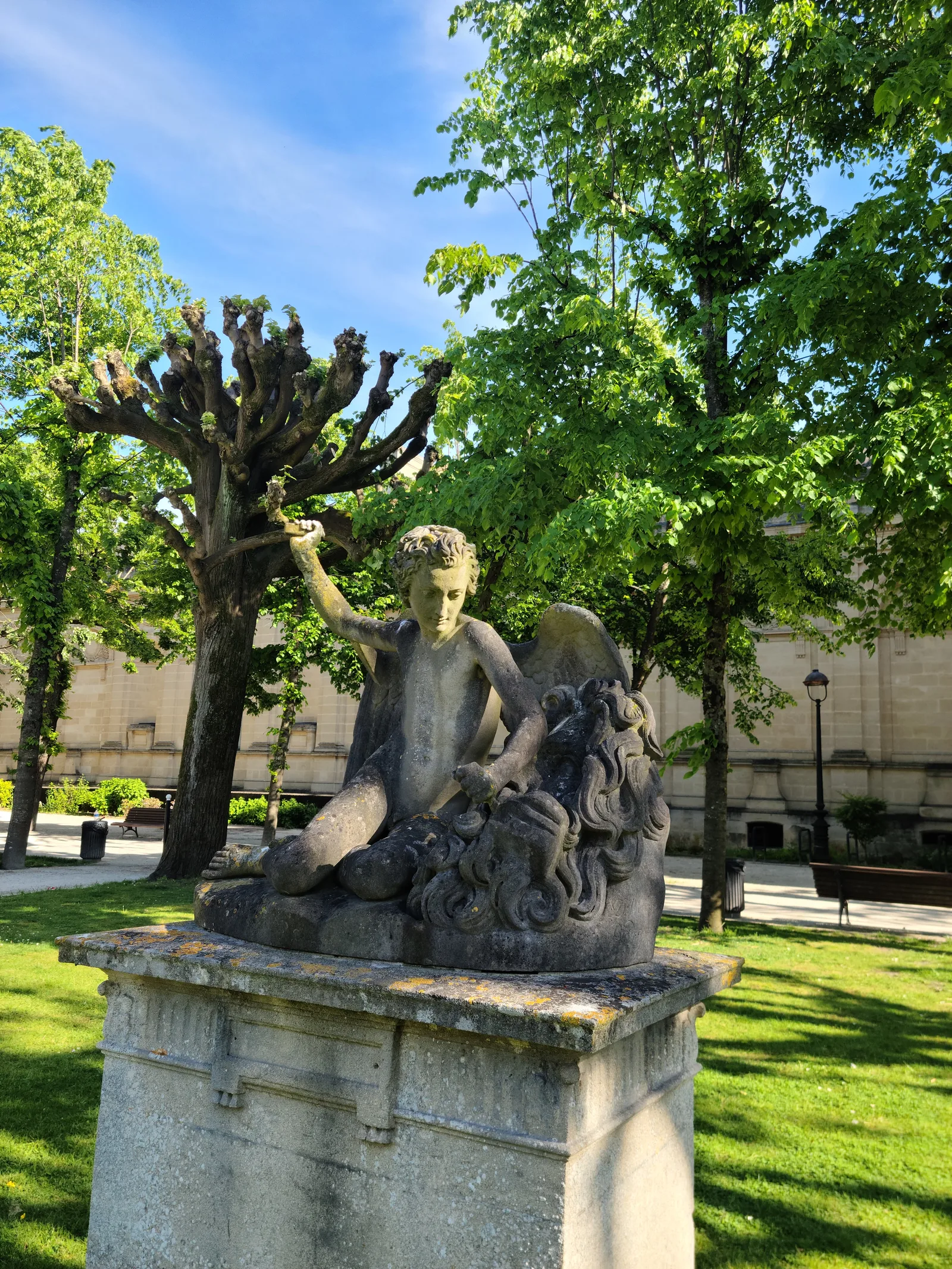 Atmosphere at Mairie Garden Bordeaux — travel photo
