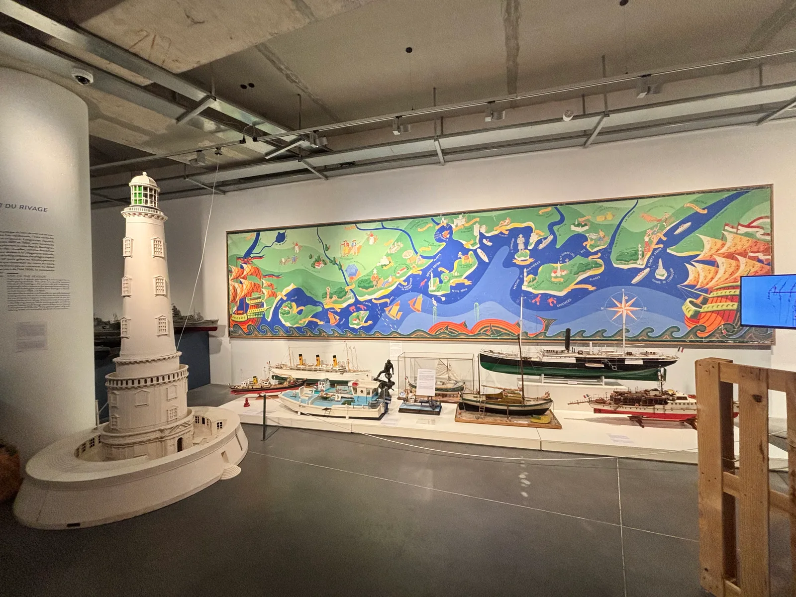 Details at Musée Mer Marine Bordeaux — travel photo