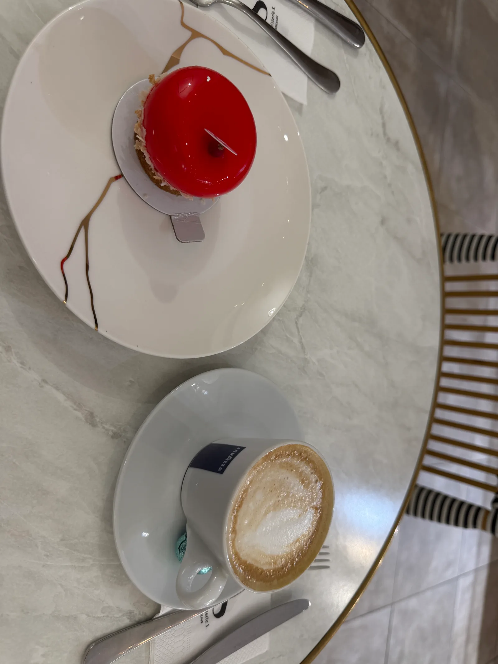 Main view at Pâtisserie S. Bordeaux — travel photo