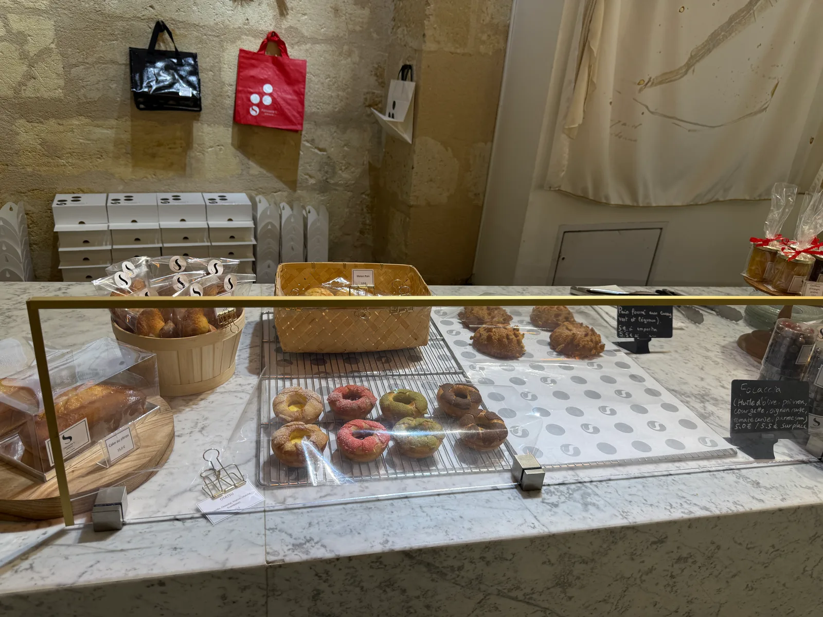 Atmosphere at Pâtisserie S. Bordeaux — travel photo