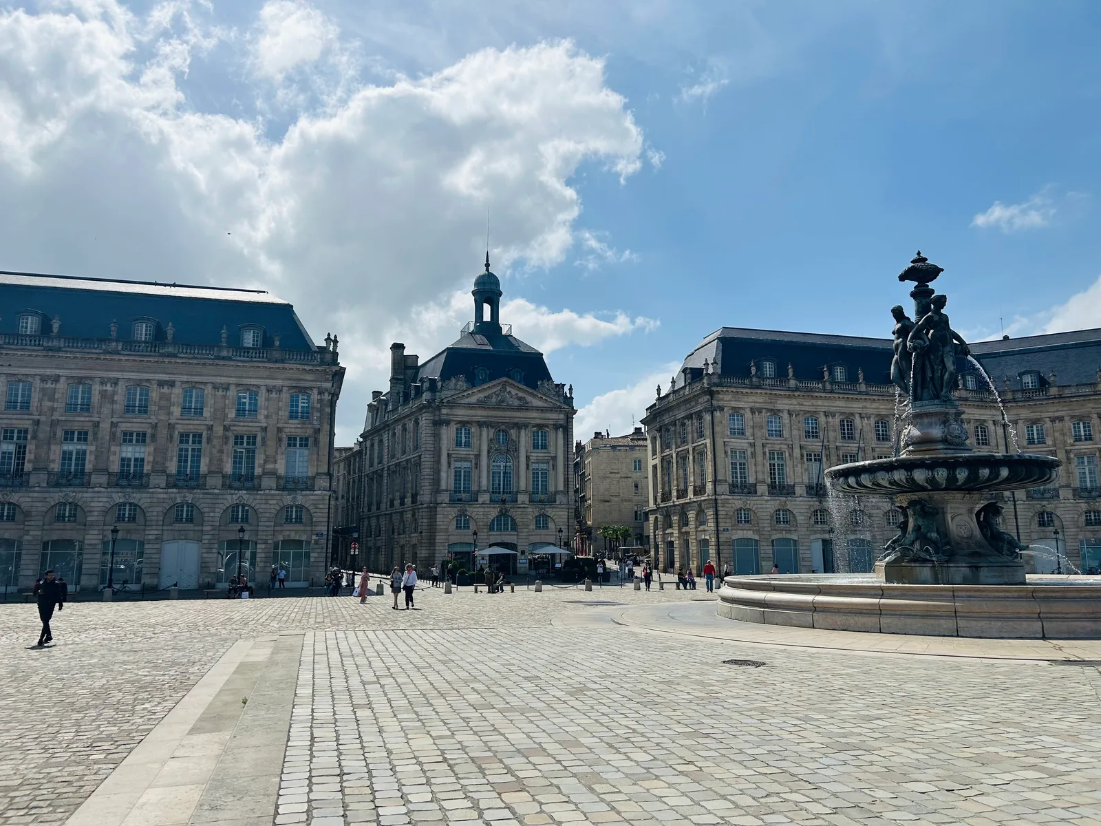 Details at Place de la Bourse Bordeaux — travel photo