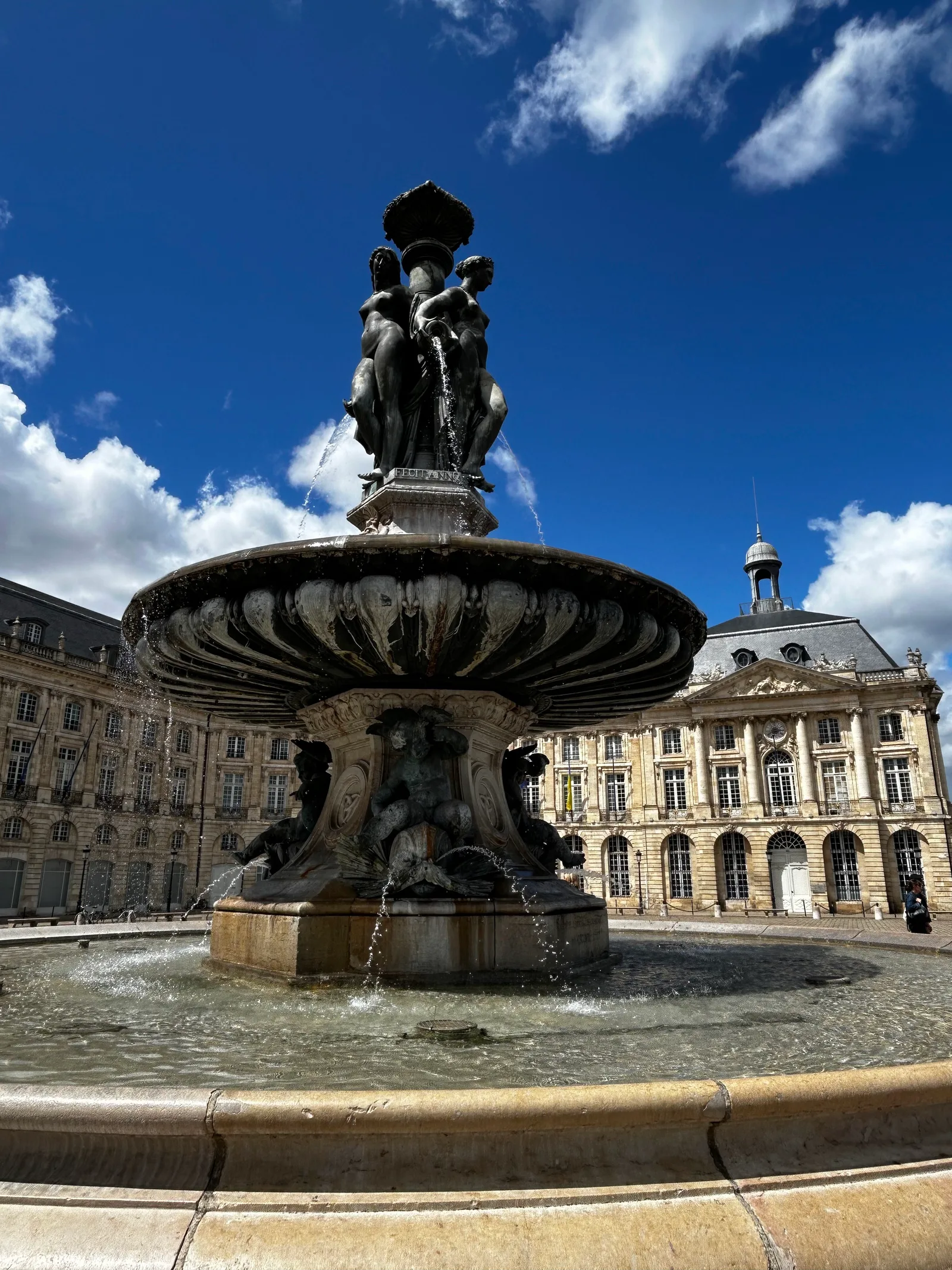 Atmosphere at Place de la Bourse Bordeaux — travel photo