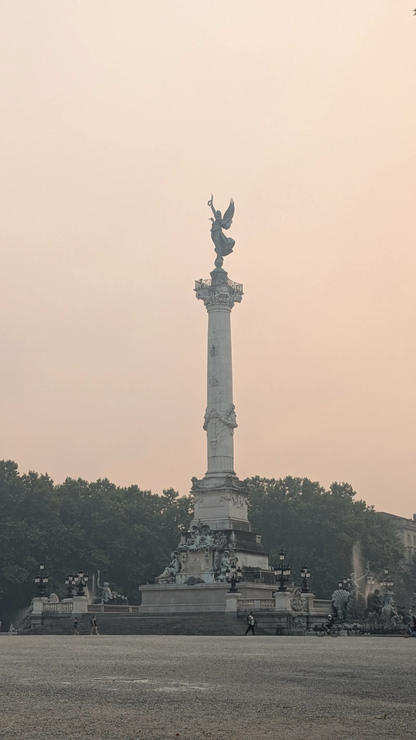 Main view at Place des Quinconces Bordeaux — travel photo