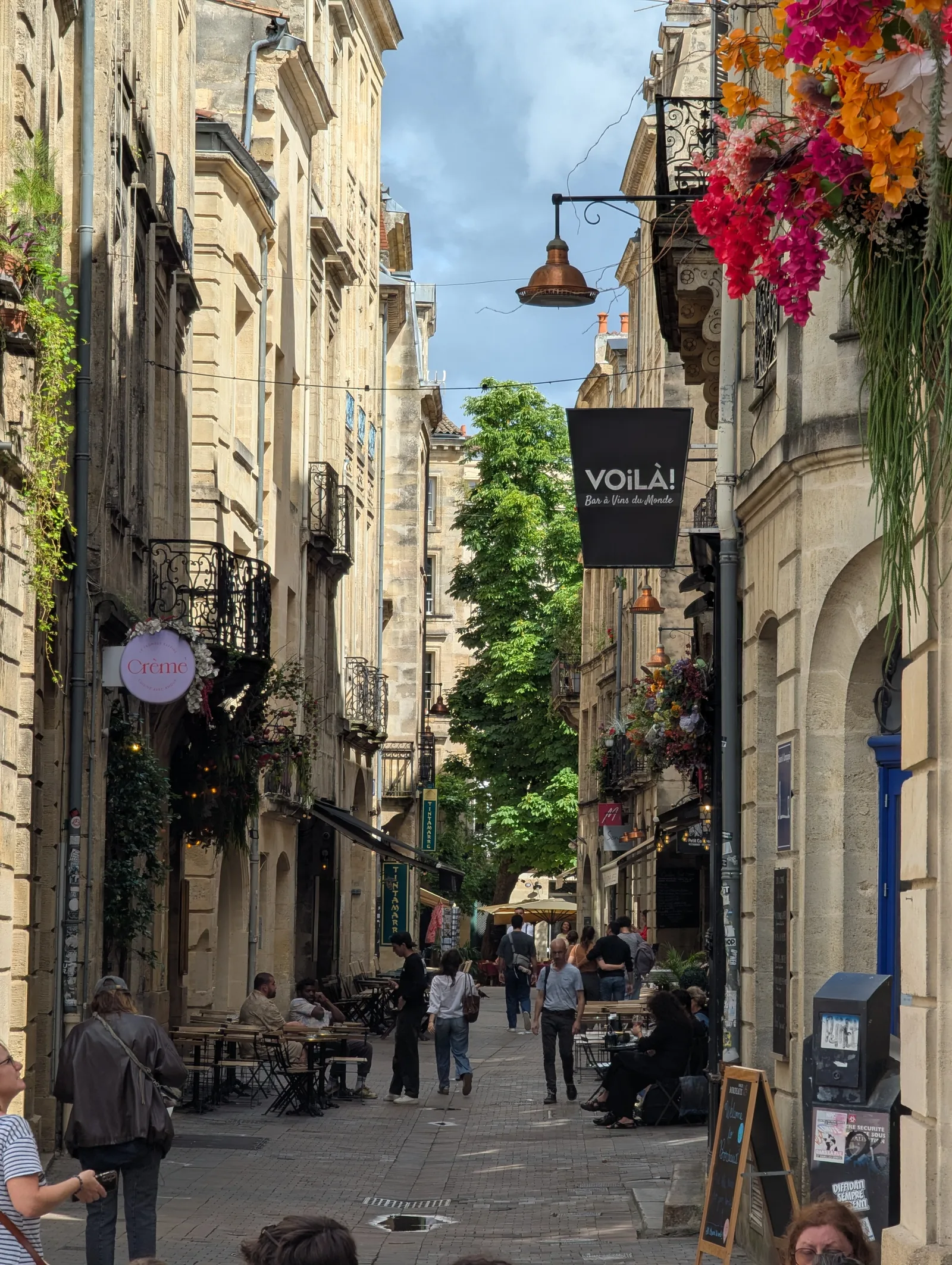 Atmosphere at Place du Parlement Bordeaux — travel photo