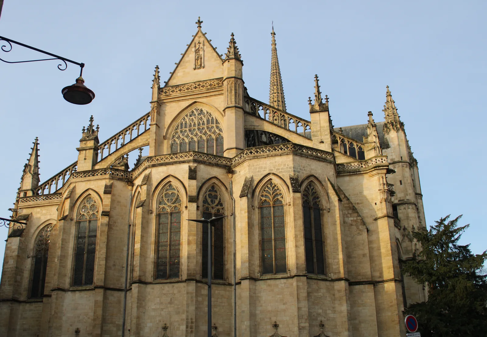 Atmosphere at Place Duburg Bordeaux — travel photo
