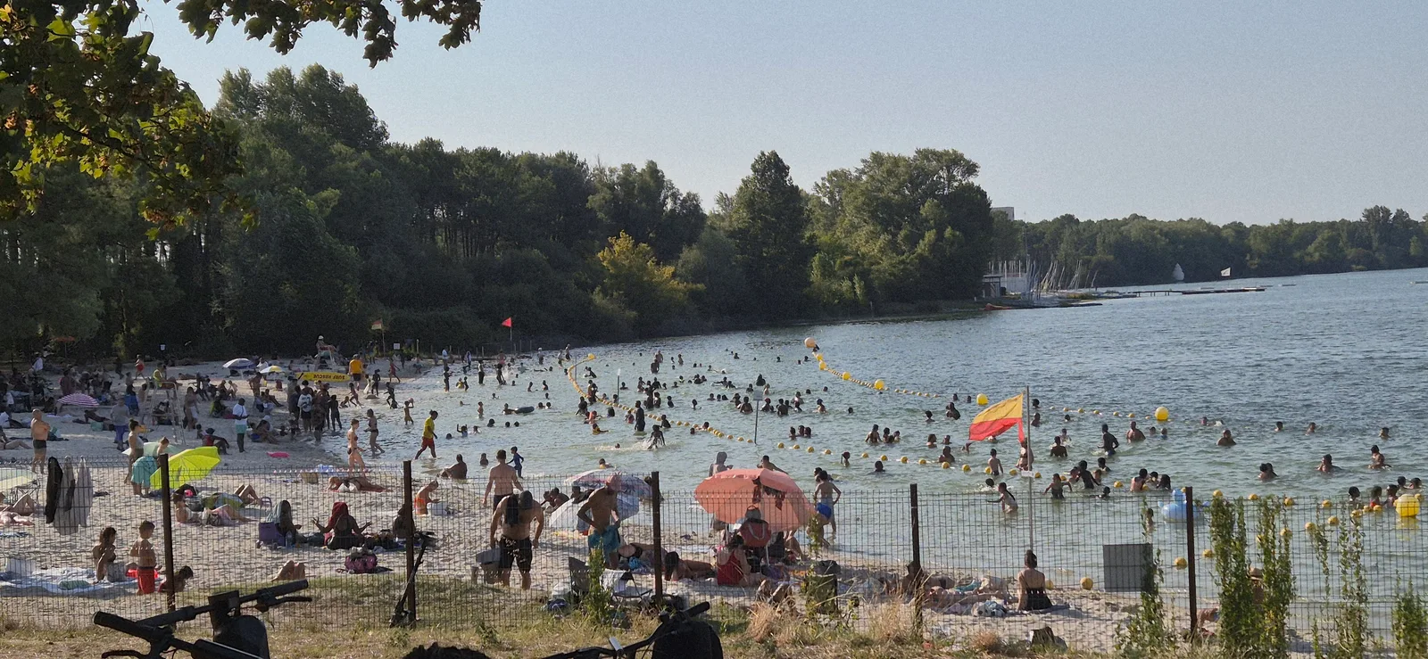 Main view at Plage du Lac Bordeaux — travel photo