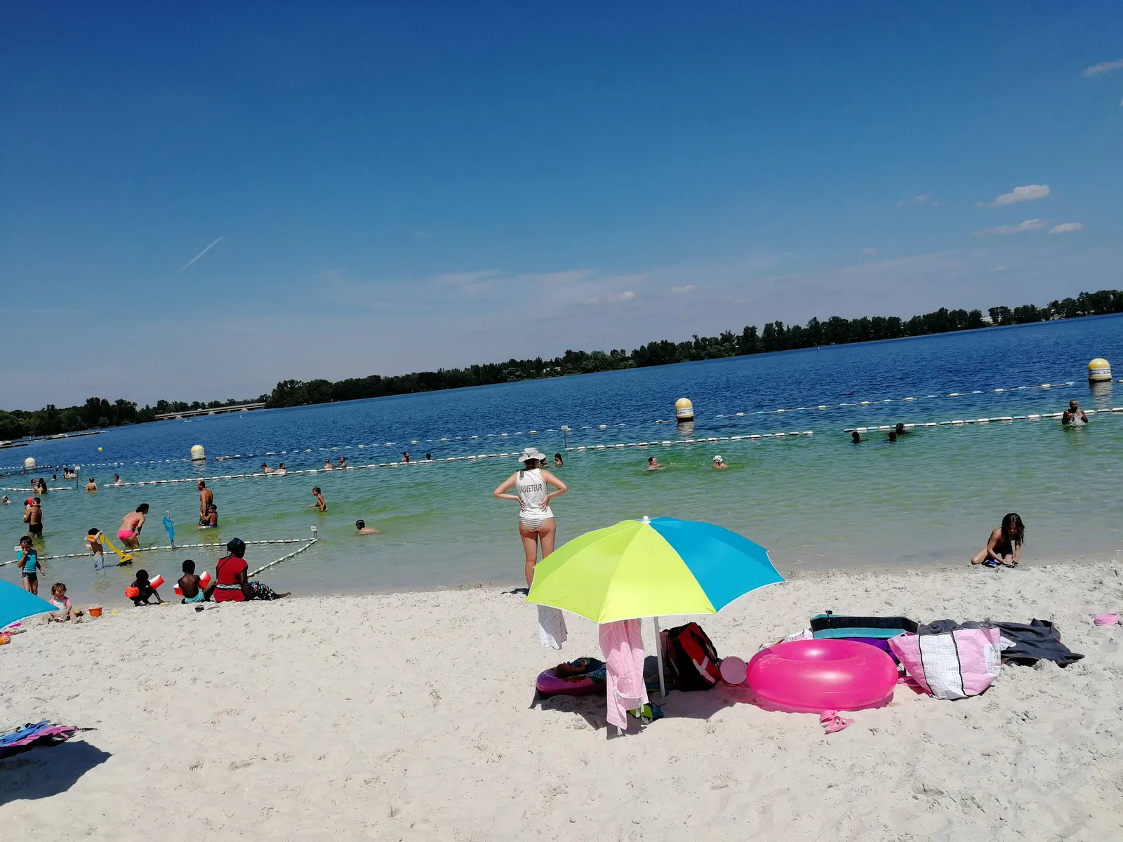 Atmosphere at Plage du Lac Bordeaux — travel photo