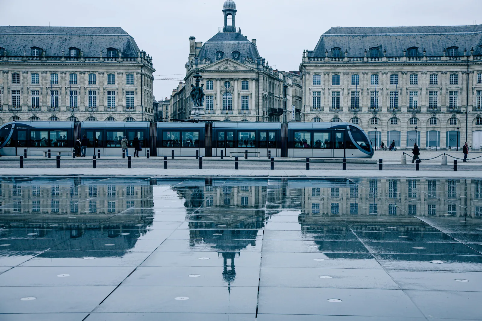Atmosphere at Pont Jacques Chaban Delmas Bordeaux — travel photo