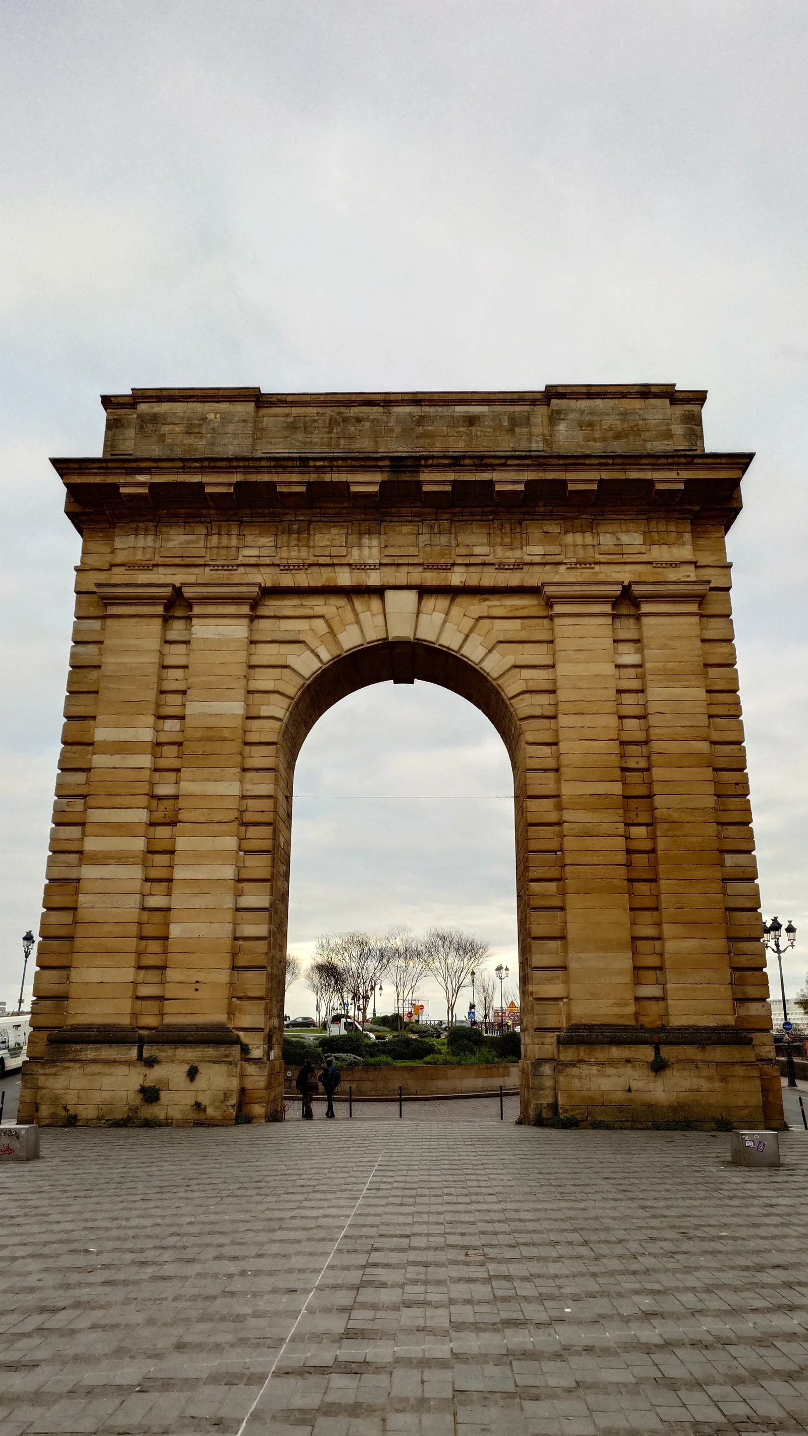 Atmosphere at Porte de Bourgogne Bordeaux — travel photo