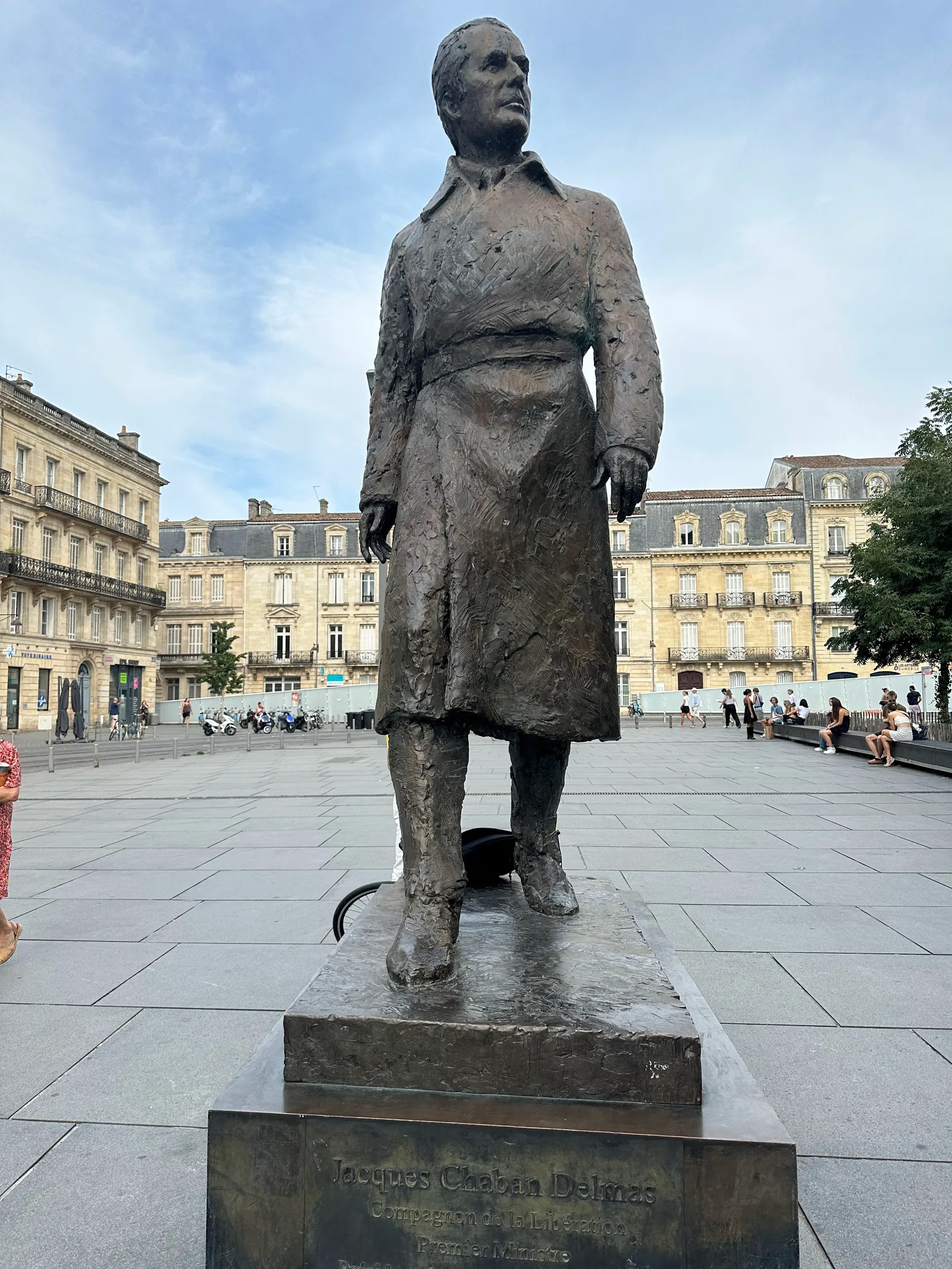Atmosphere at Statue of Jacques Chaban Delmas Bordeaux — travel photo
