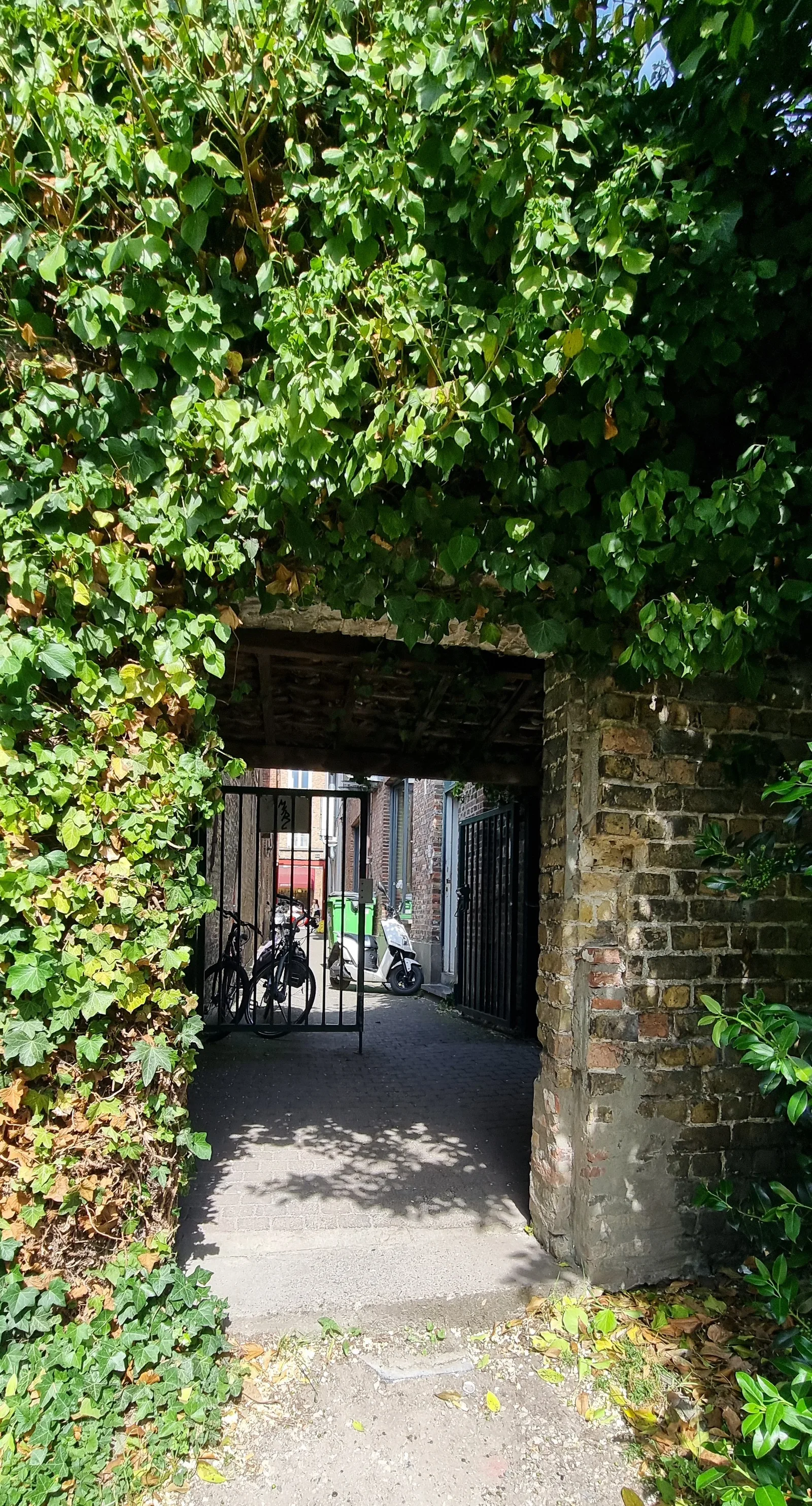 Details at Almshouse Spanoghe Brugge — travel photo