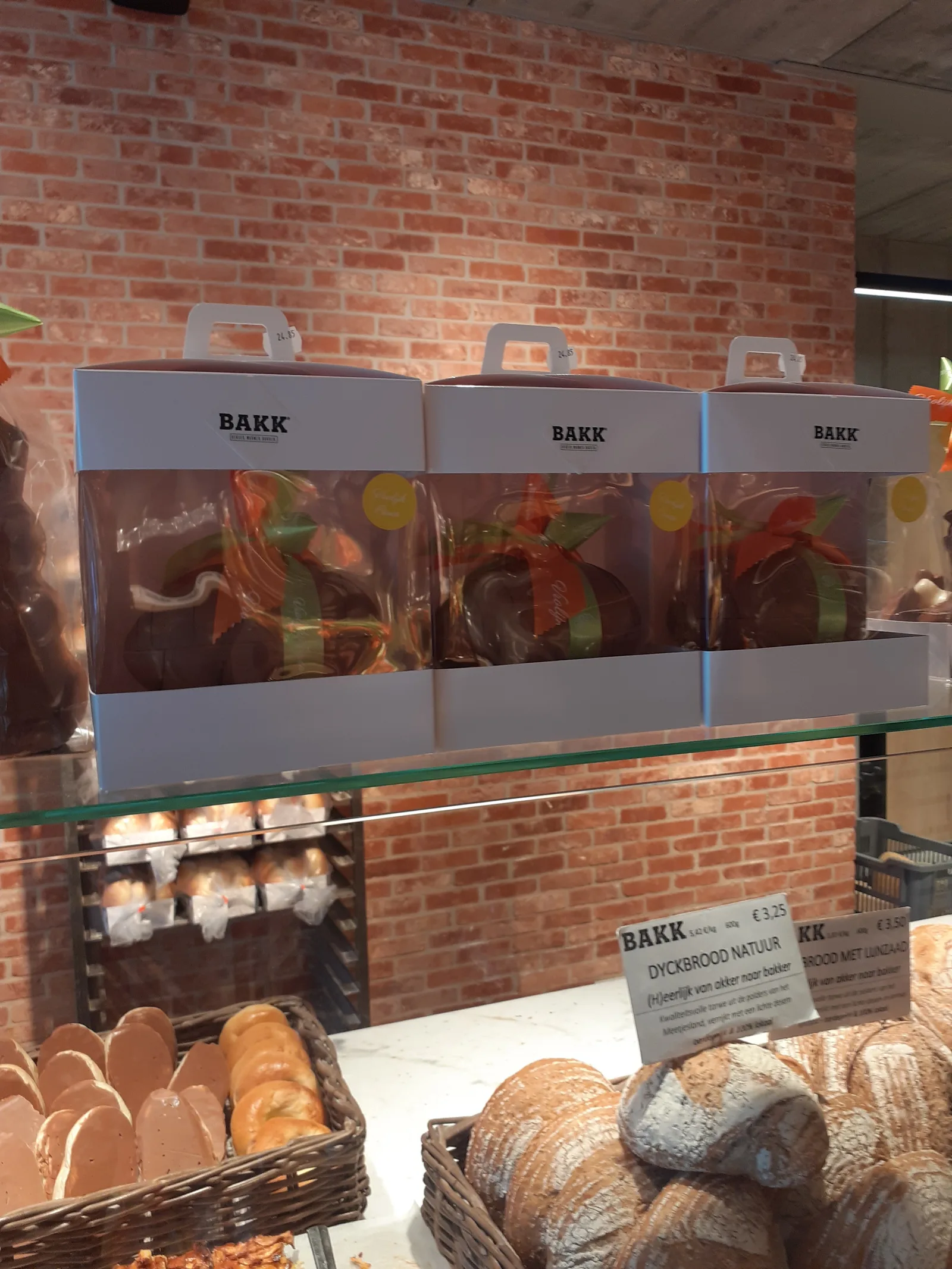 Atmosphere at Bakkerij BAKK 🍞 Brugge — travel photo