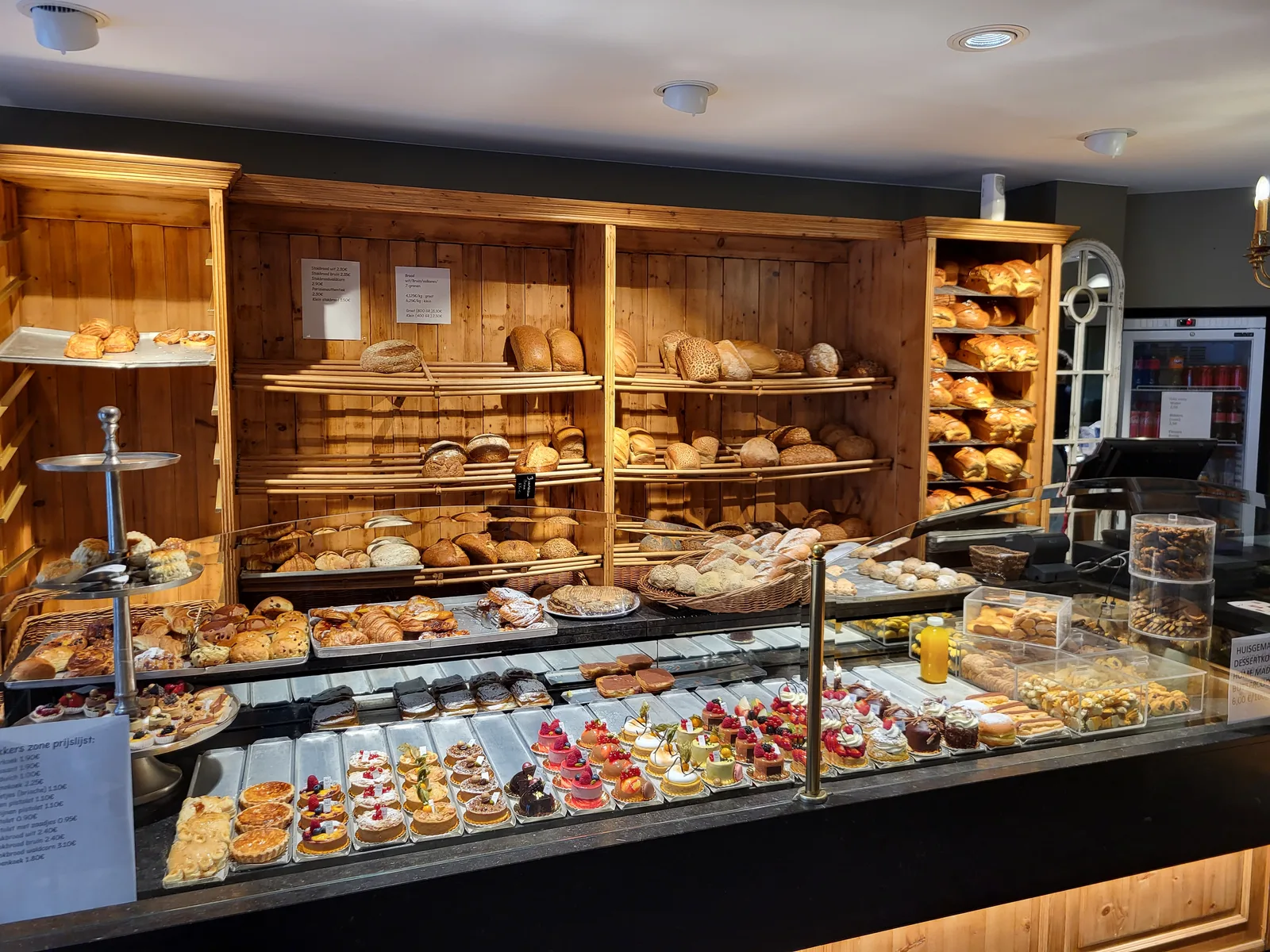 Main view at Carpe Diem Bakery & Tea-room Brugge — travel photo