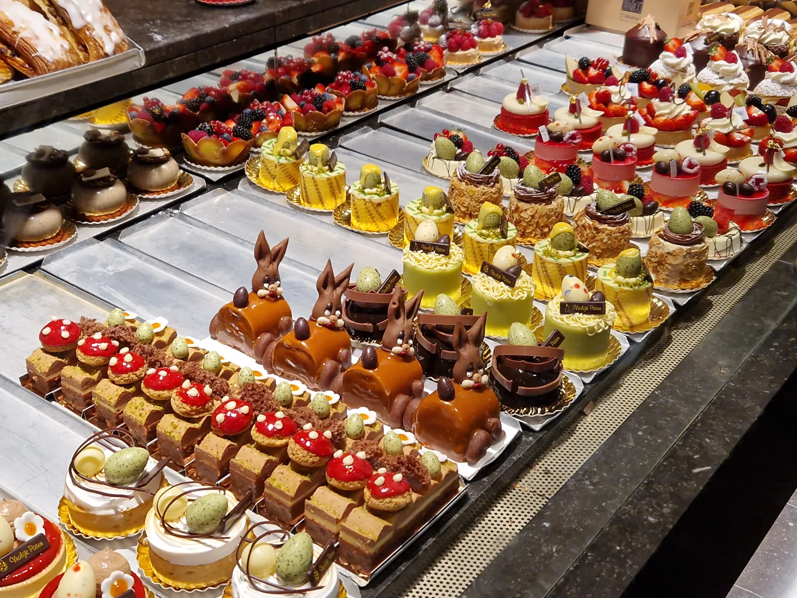 Details at Carpe Diem Bakery & Tea-room Brugge — travel photo