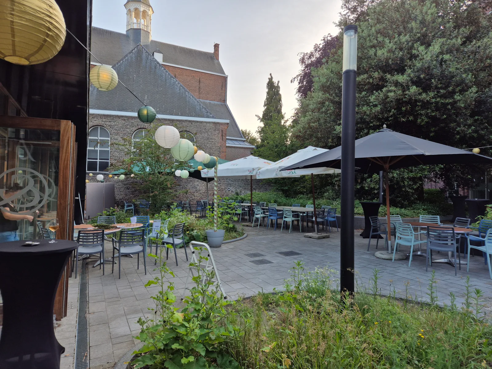 Atmosphere at DE BRUG, Centrum Voor Het Vrije Denken Brugge — travel photo